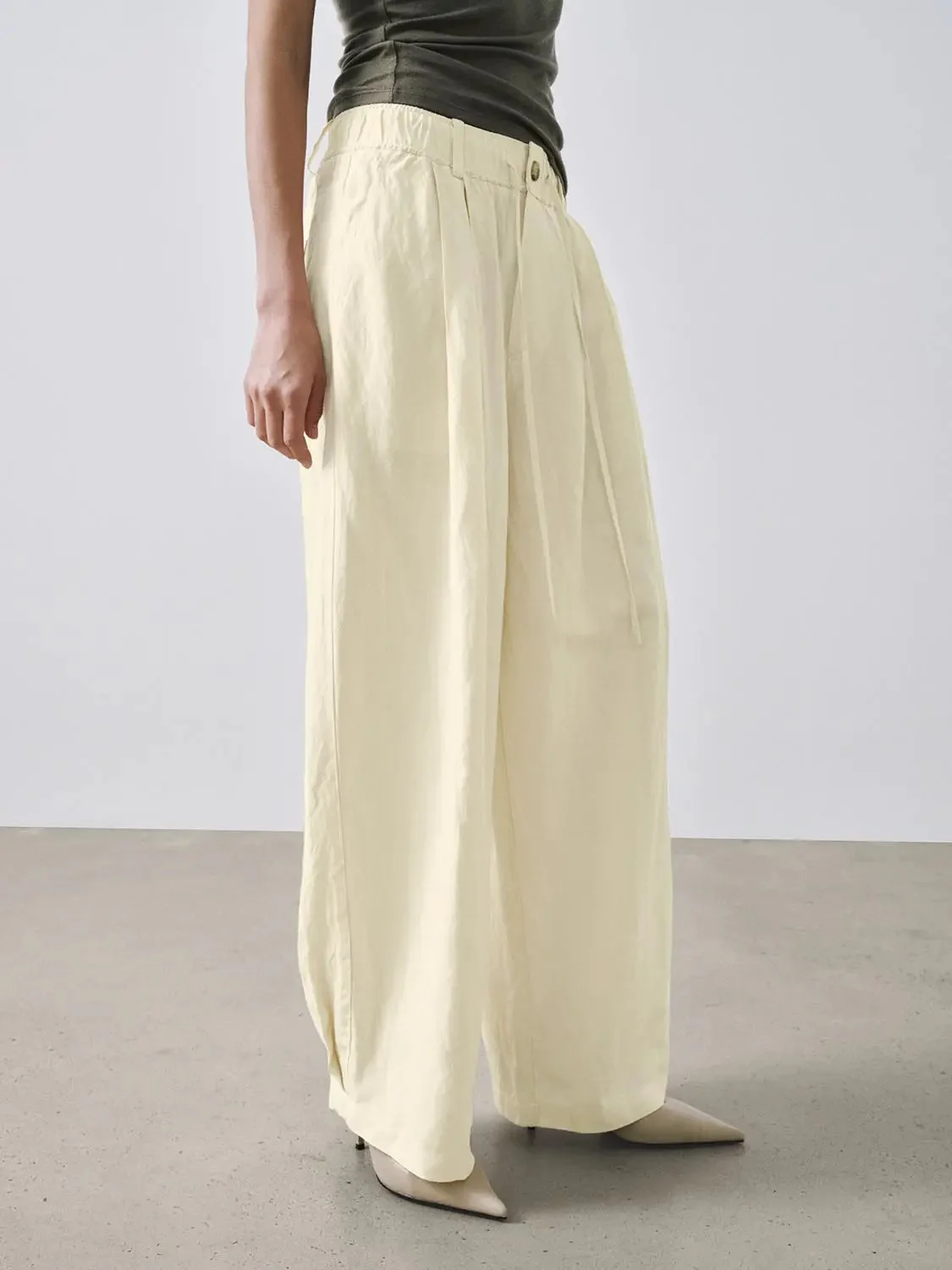 21717-linen-blend-drawstring-barrel-leg-pants-3.webp Linen Blend Drawstring Barrel Leg Pants