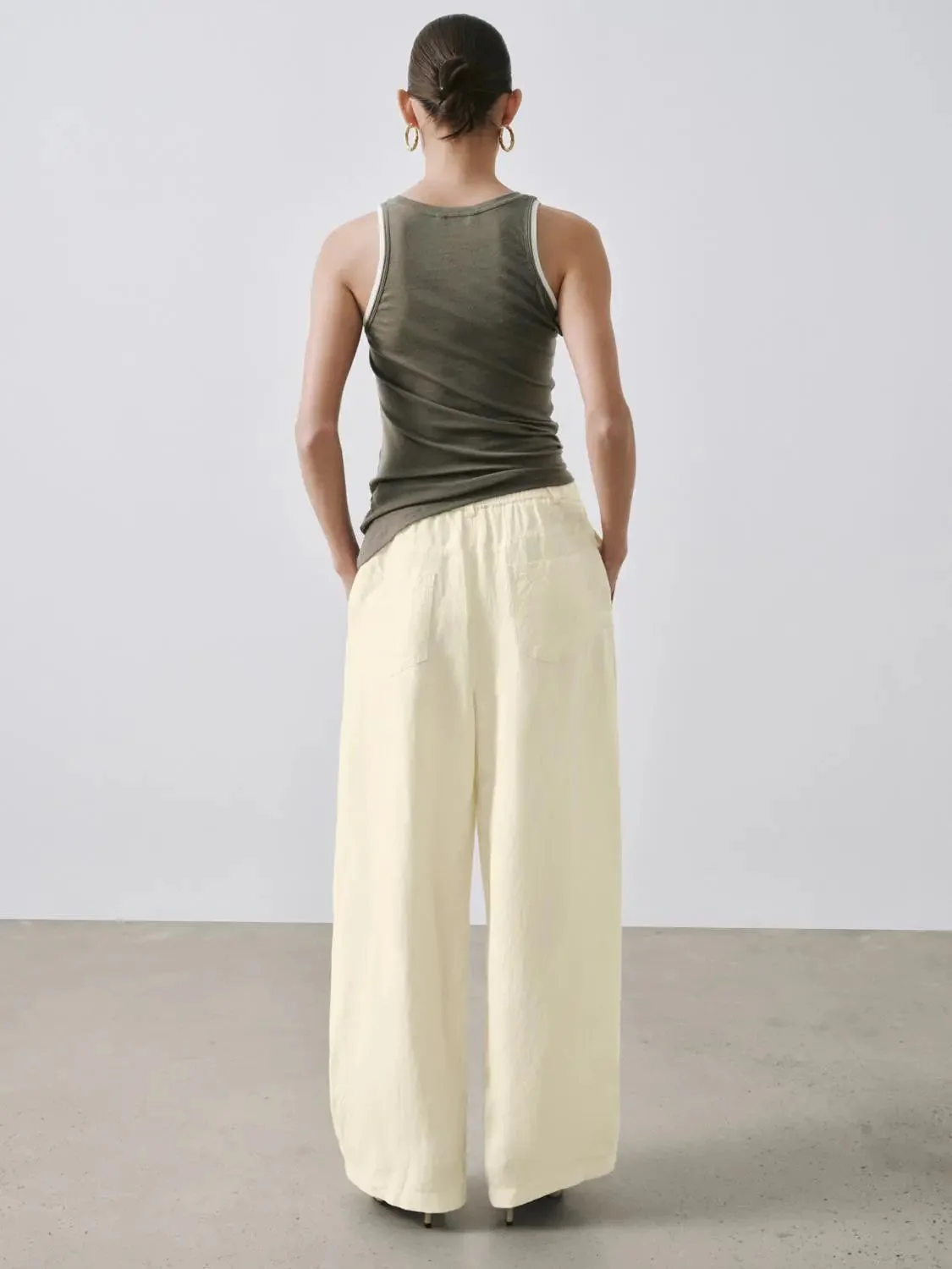 21717-linen-blend-drawstring-barrel-leg-pants-4.webp Linen Blend Drawstring Barrel Leg Pants