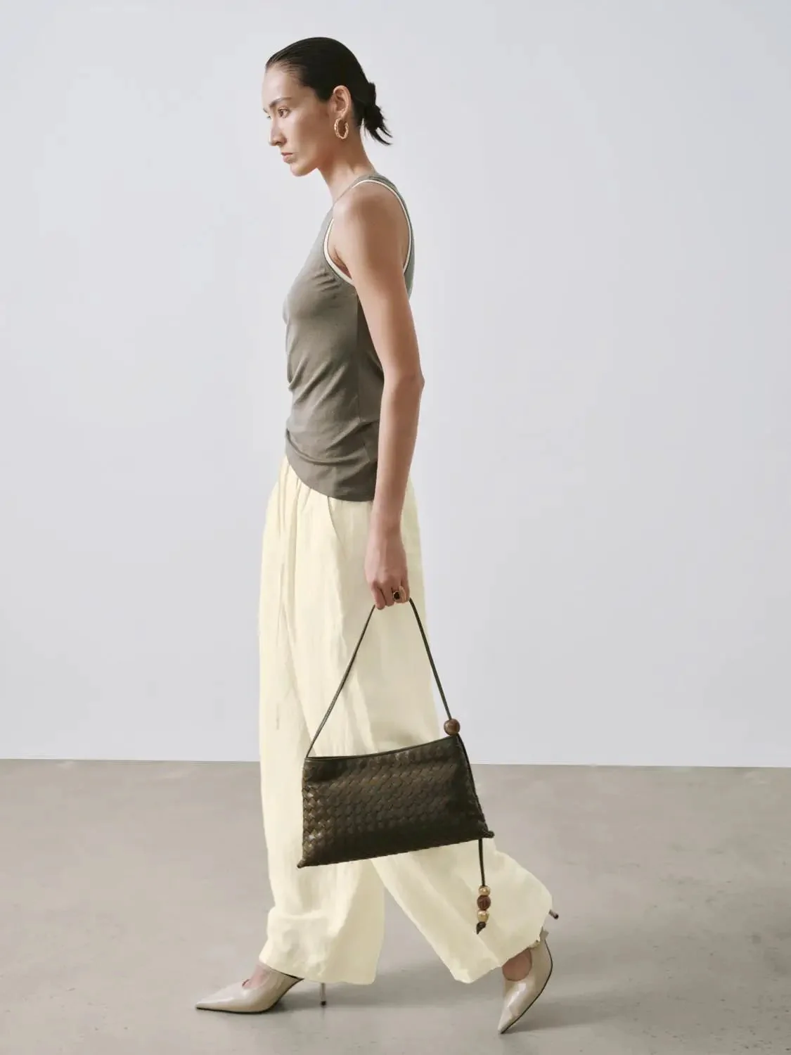 21717-linen-blend-drawstring-barrel-leg-pants-6.webp Linen Blend Drawstring Barrel Leg Pants