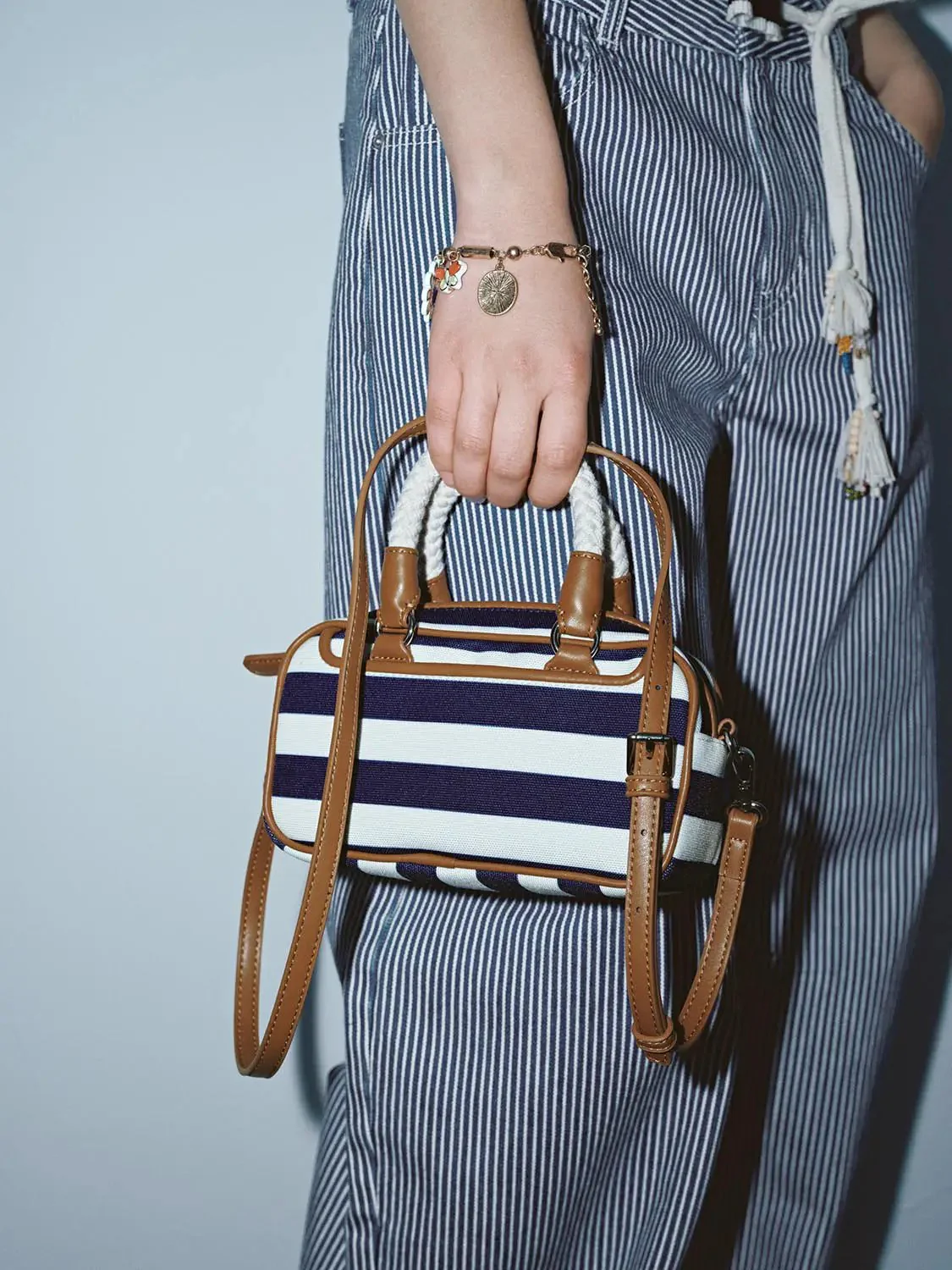 21724-contrast-striped-mini-handle-shoulder-bags-8.webp Contrast Striped Mini Handle Shoulder Bags