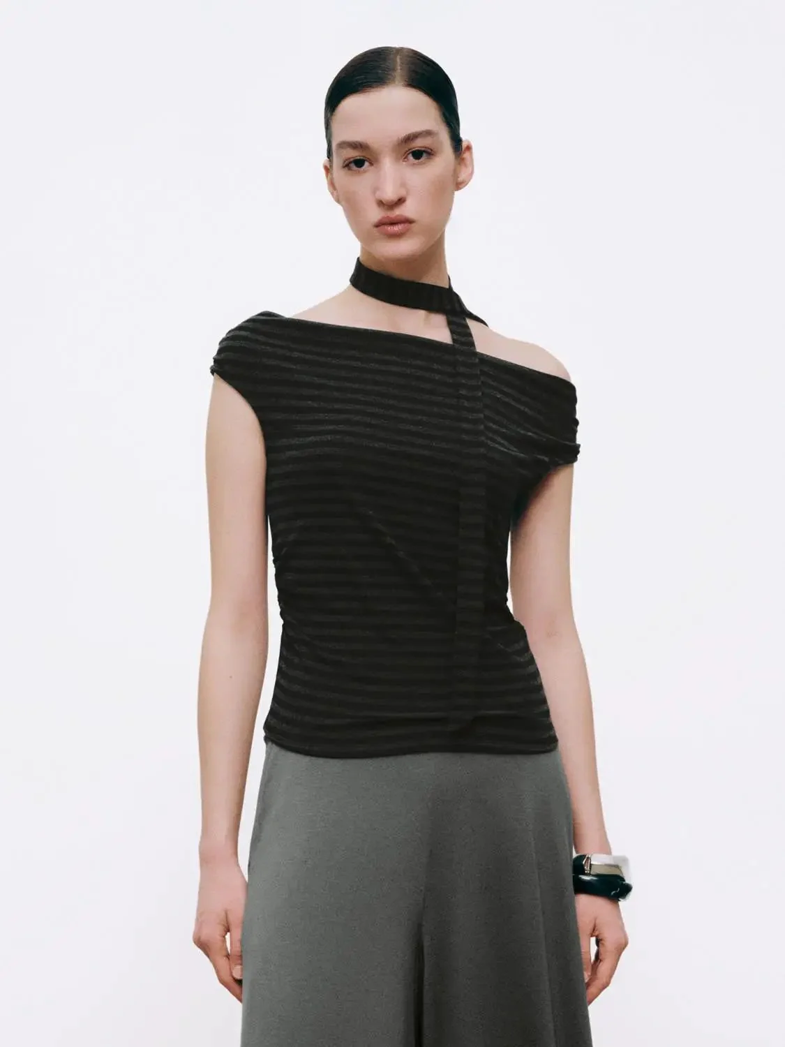 21776-elegant-black-scarf-neck-striped-tshirts-1.webp Elegant Black Scarf Neck Striped Tshirts