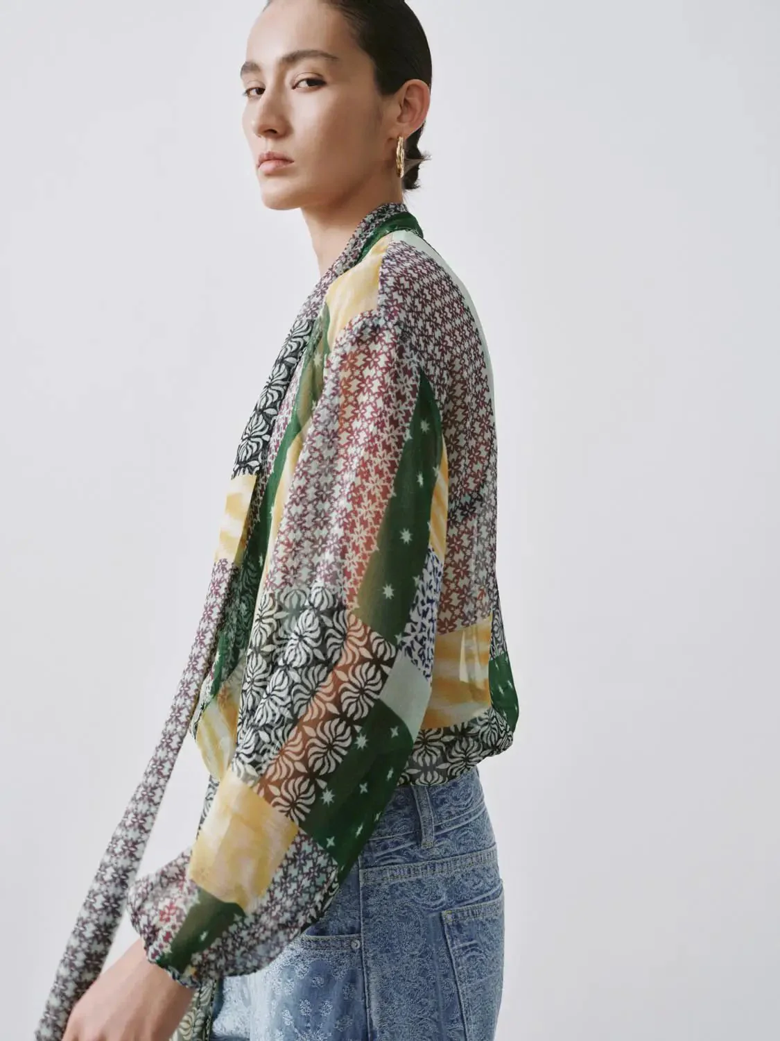 21871-scarf-neck-contrast-spliced-overhead-shirts-2.webp Scarf Neck Contrast Spliced Overhead Shirts