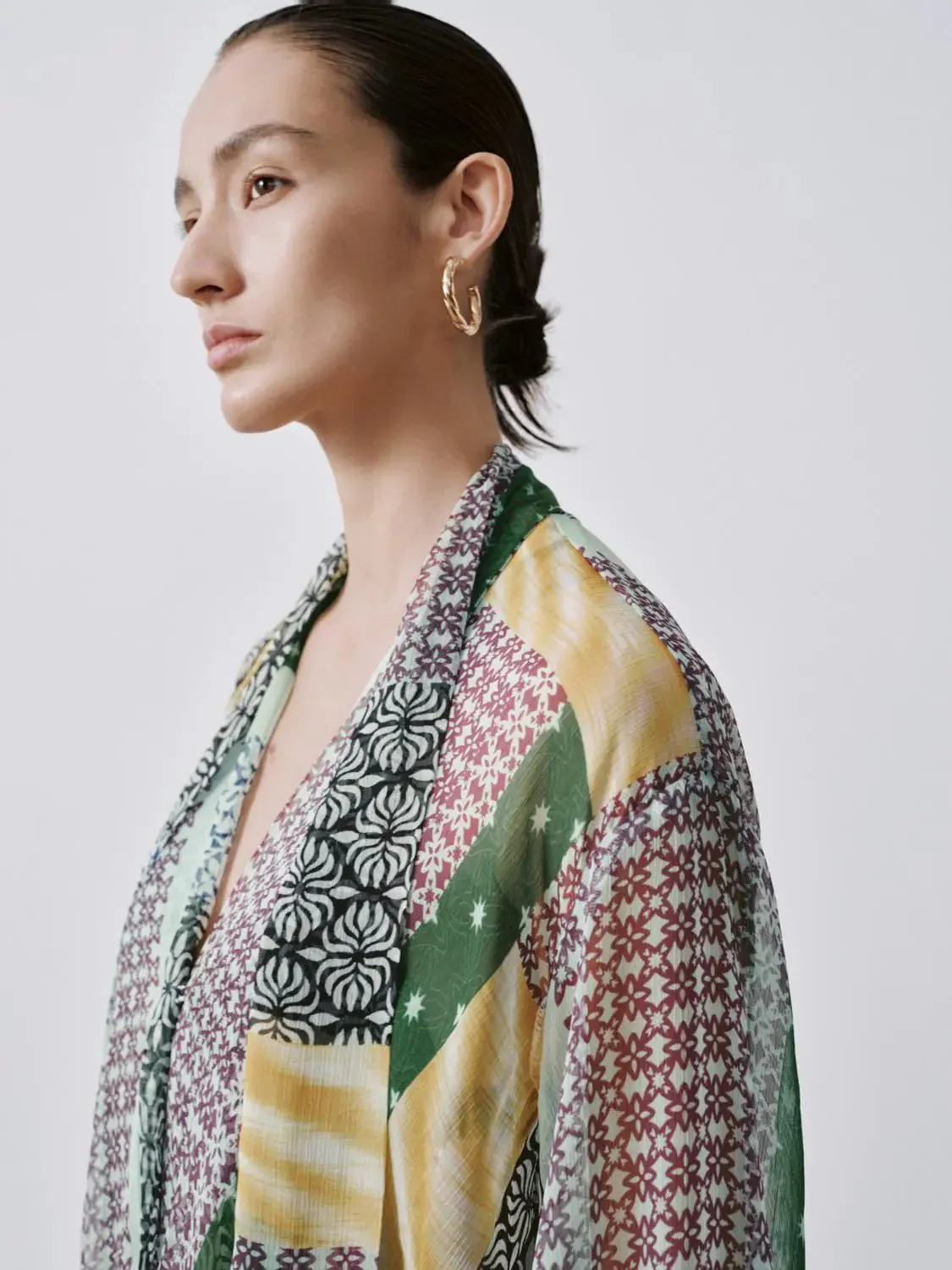 21871-scarf-neck-contrast-spliced-overhead-shirts-3.webp Scarf Neck Contrast Spliced Overhead Shirts