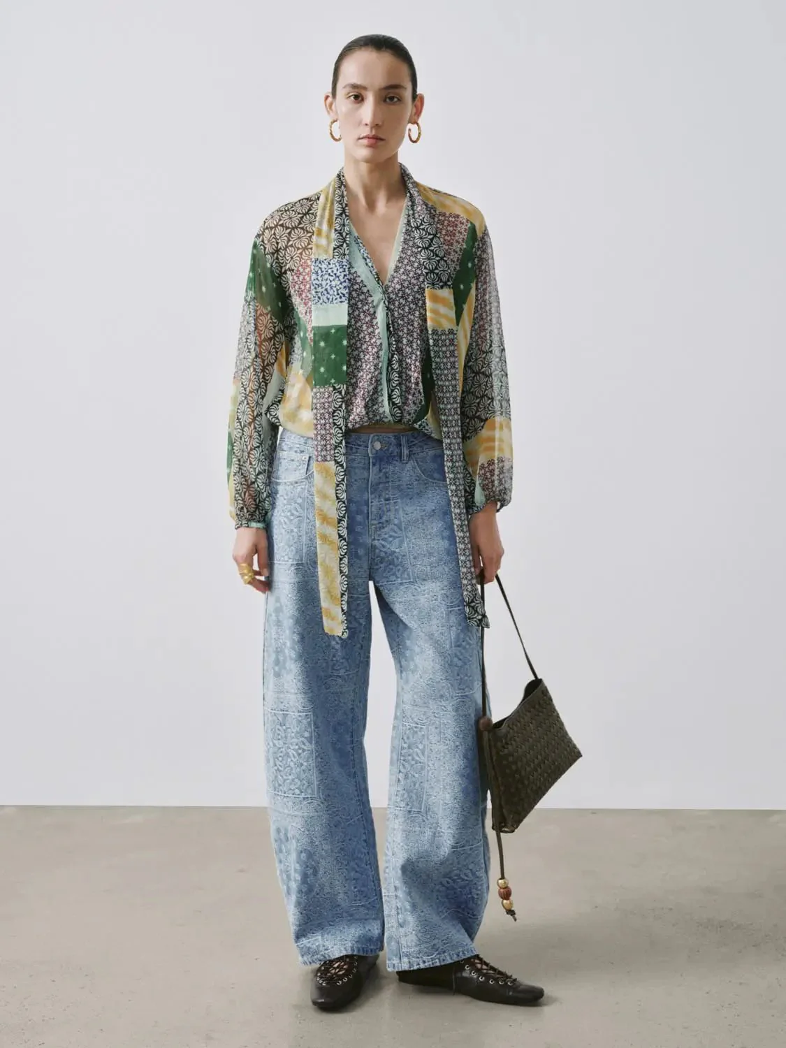 21871-scarf-neck-contrast-spliced-overhead-shirts-4.webp Scarf Neck Contrast Spliced Overhead Shirts