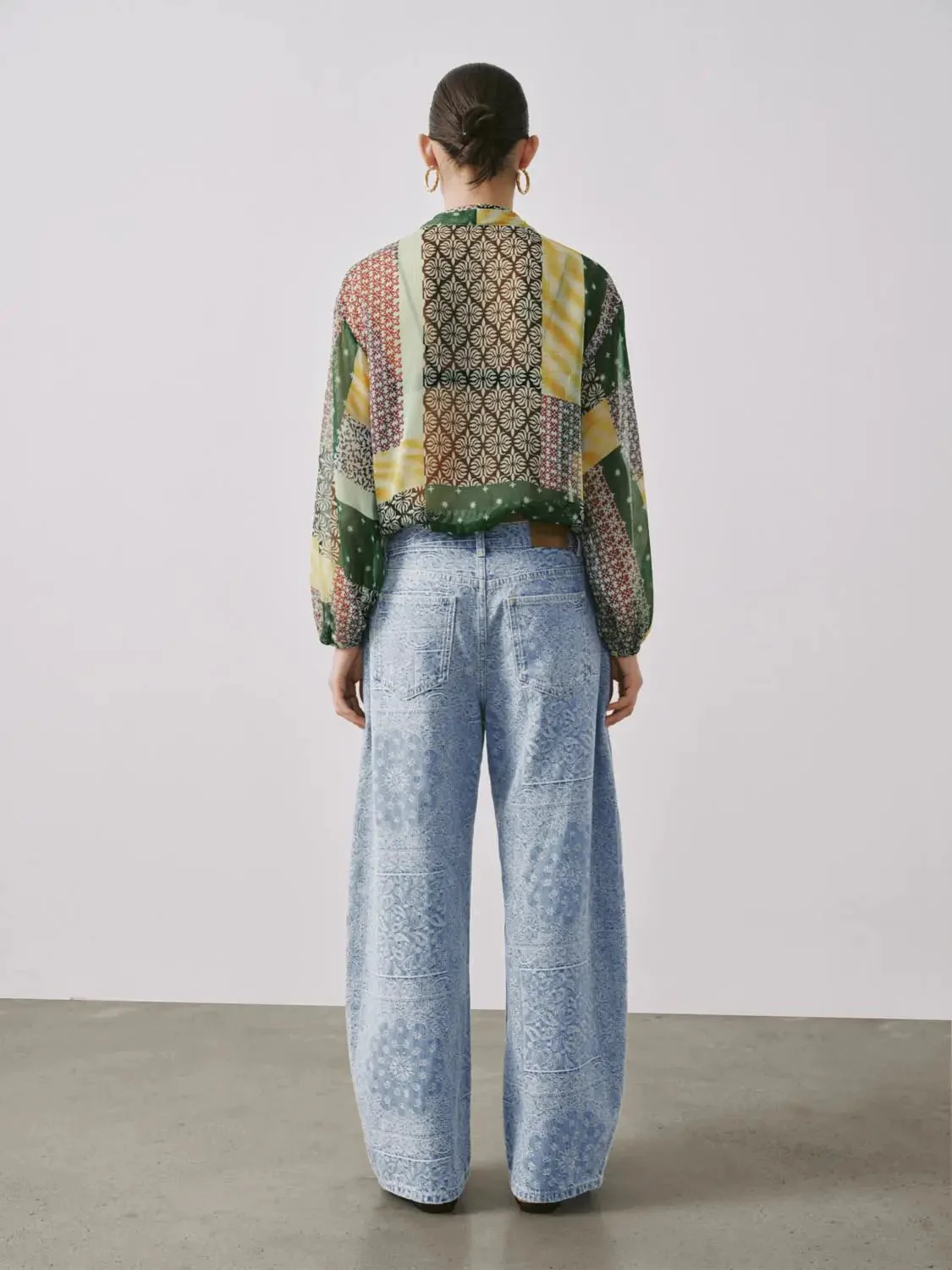 21871-scarf-neck-contrast-spliced-overhead-shirts-6.webp Scarf Neck Contrast Spliced Overhead Shirts