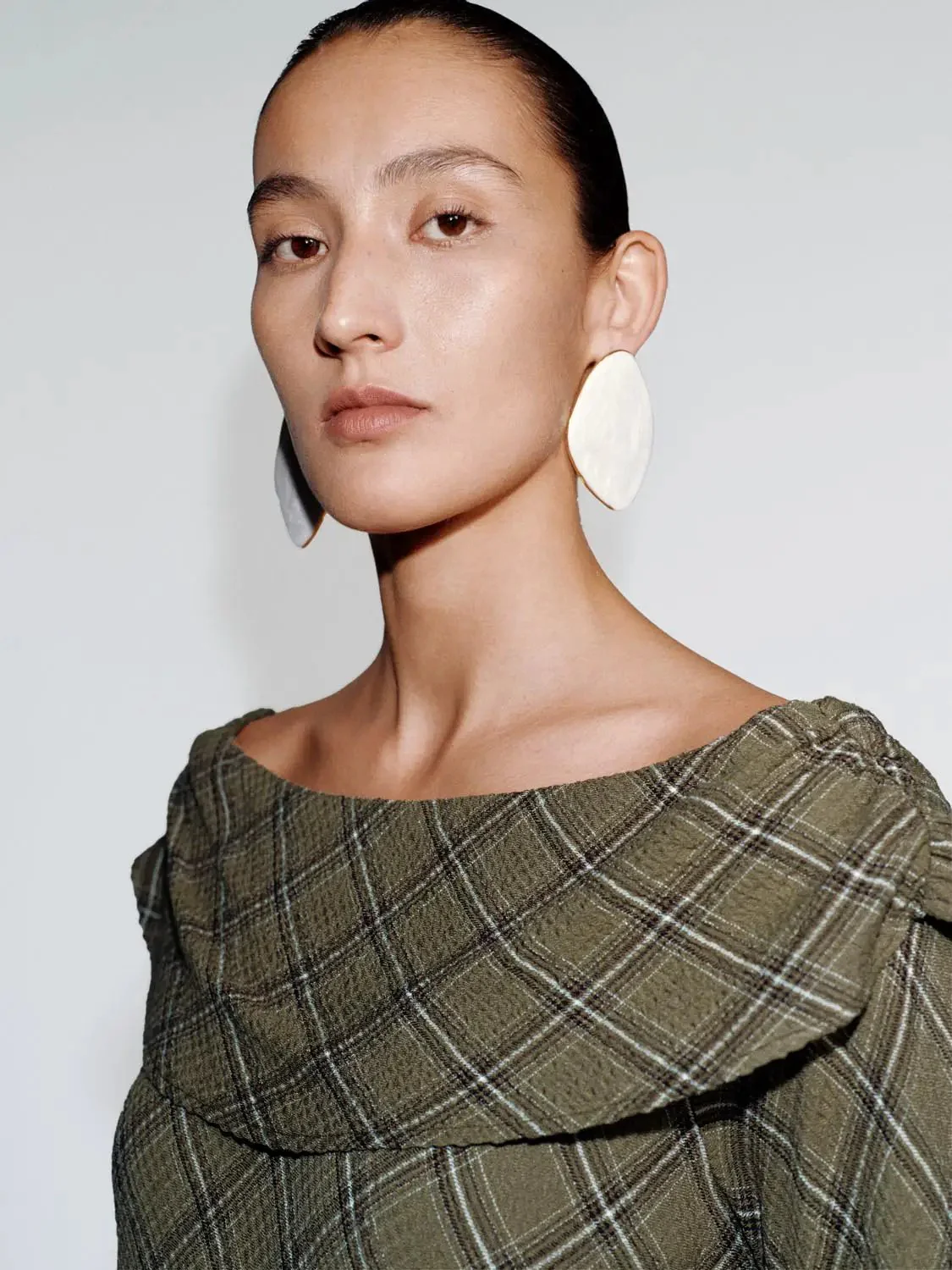 21895-folded-off-shoulder-check-long-sleeve-overhead-shirt-3.webp Folded Off Shoulder Check Long Sleeve Overhead Shirt
