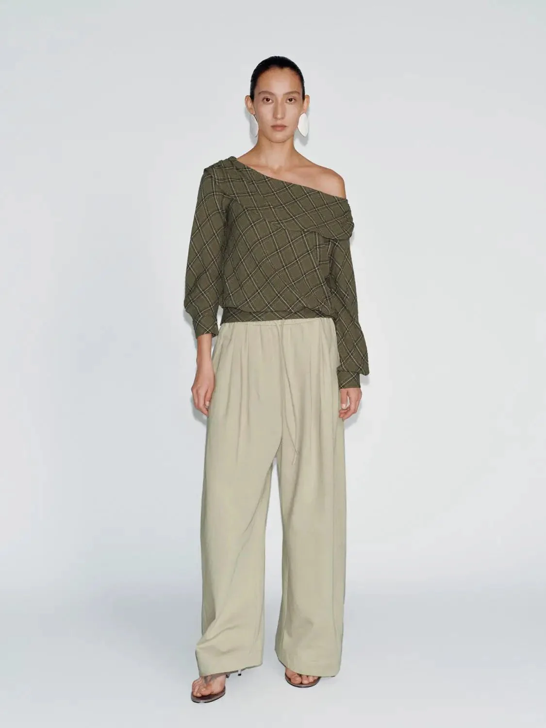 21895-folded-off-shoulder-check-long-sleeve-overhead-shirt-4.webp Folded Off Shoulder Check Long Sleeve Overhead Shirt