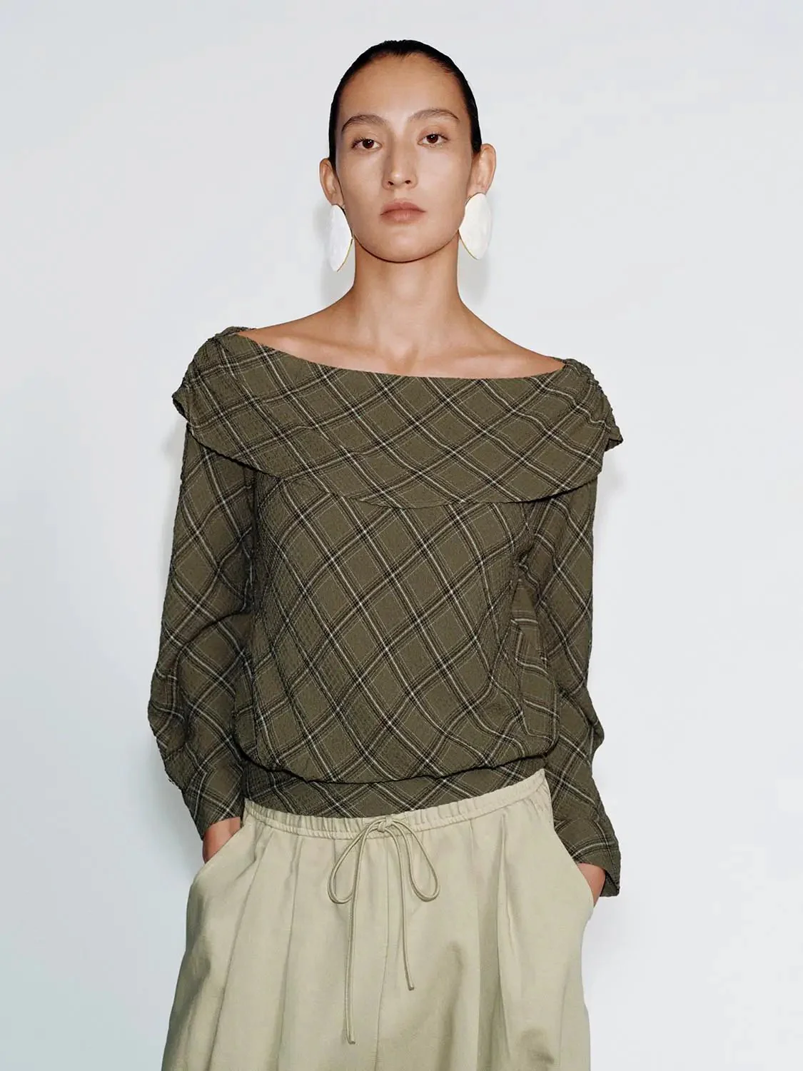21895-folded-off-shoulder-check-long-sleeve-overhead-shirt-9.webp Folded Off Shoulder Check Long Sleeve Overhead Shirt