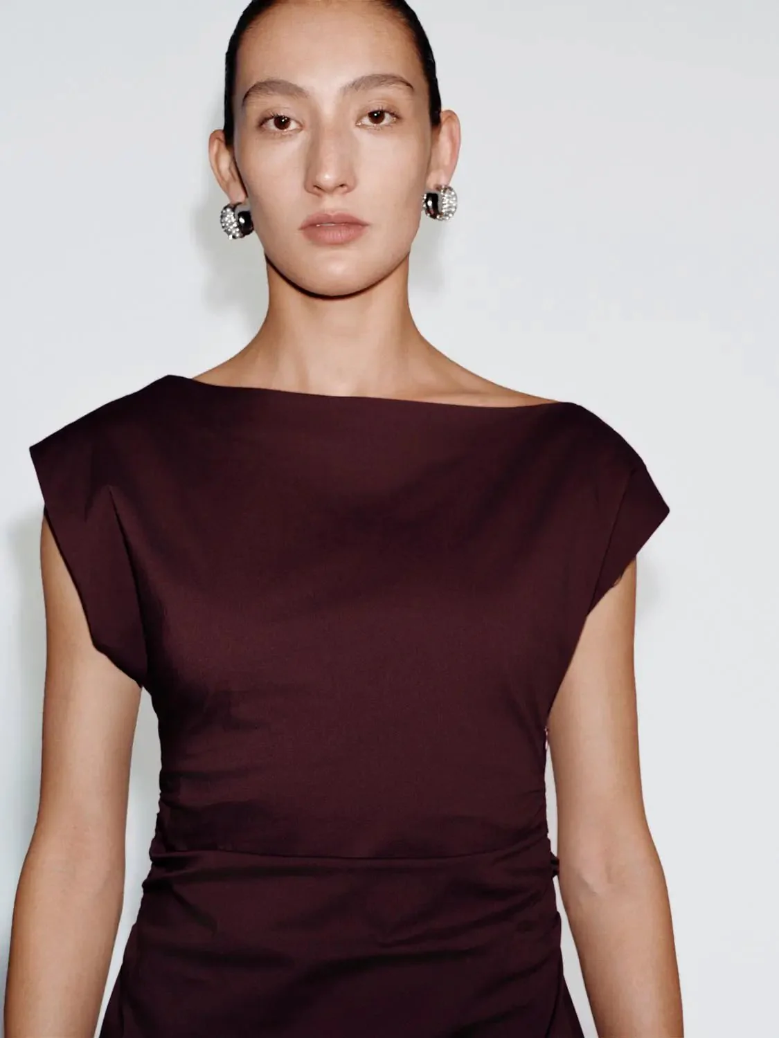 21986-cotton-asymmetric-ruched-cape-shoulder-midi-dress-3.webp Cotton Asymmetric Ruched Cape Shoulder Midi Dress