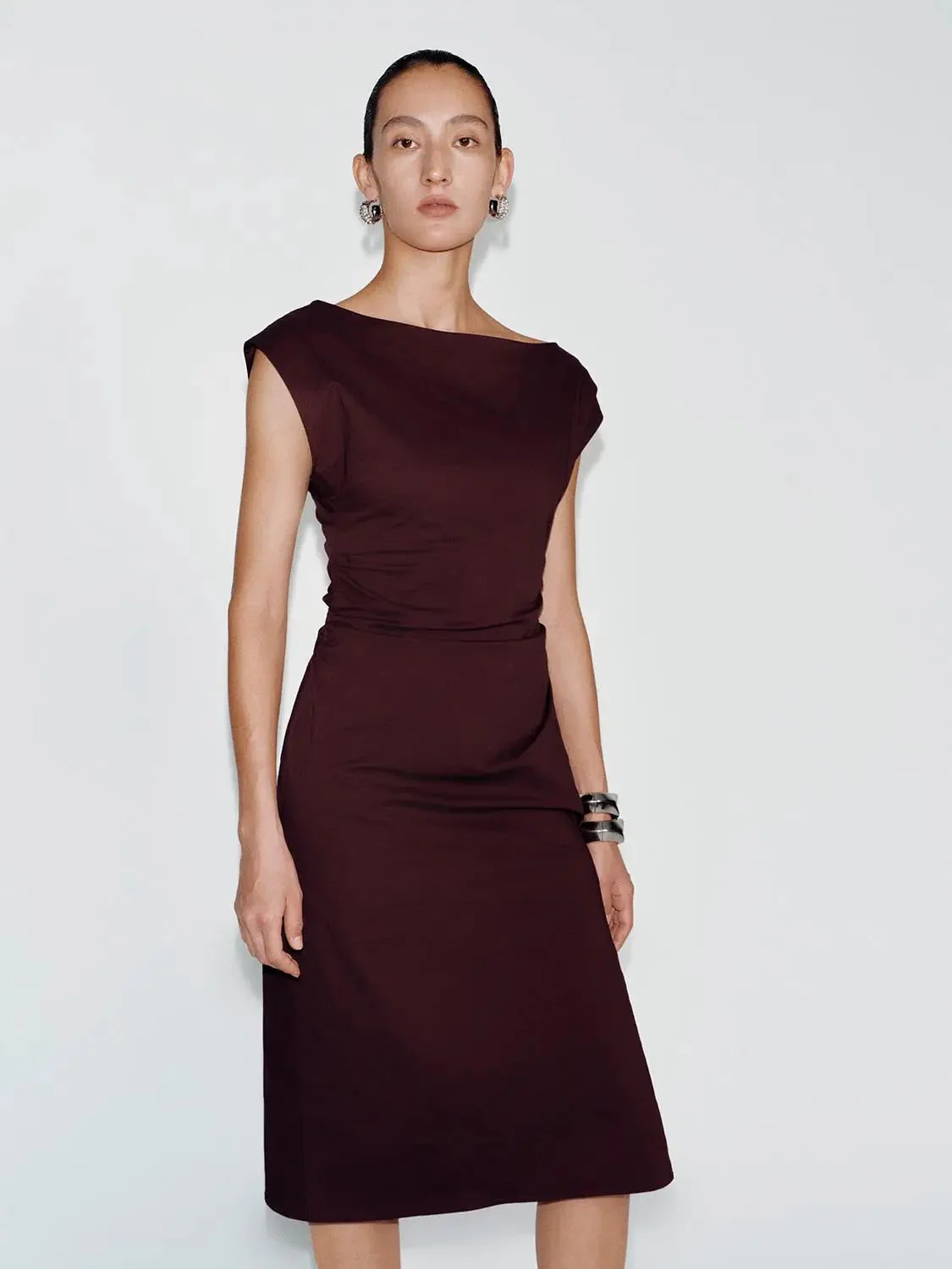 21986-cotton-asymmetric-ruched-cape-shoulder-midi-dress-4.webp Cotton Asymmetric Ruched Cape Shoulder Midi Dress