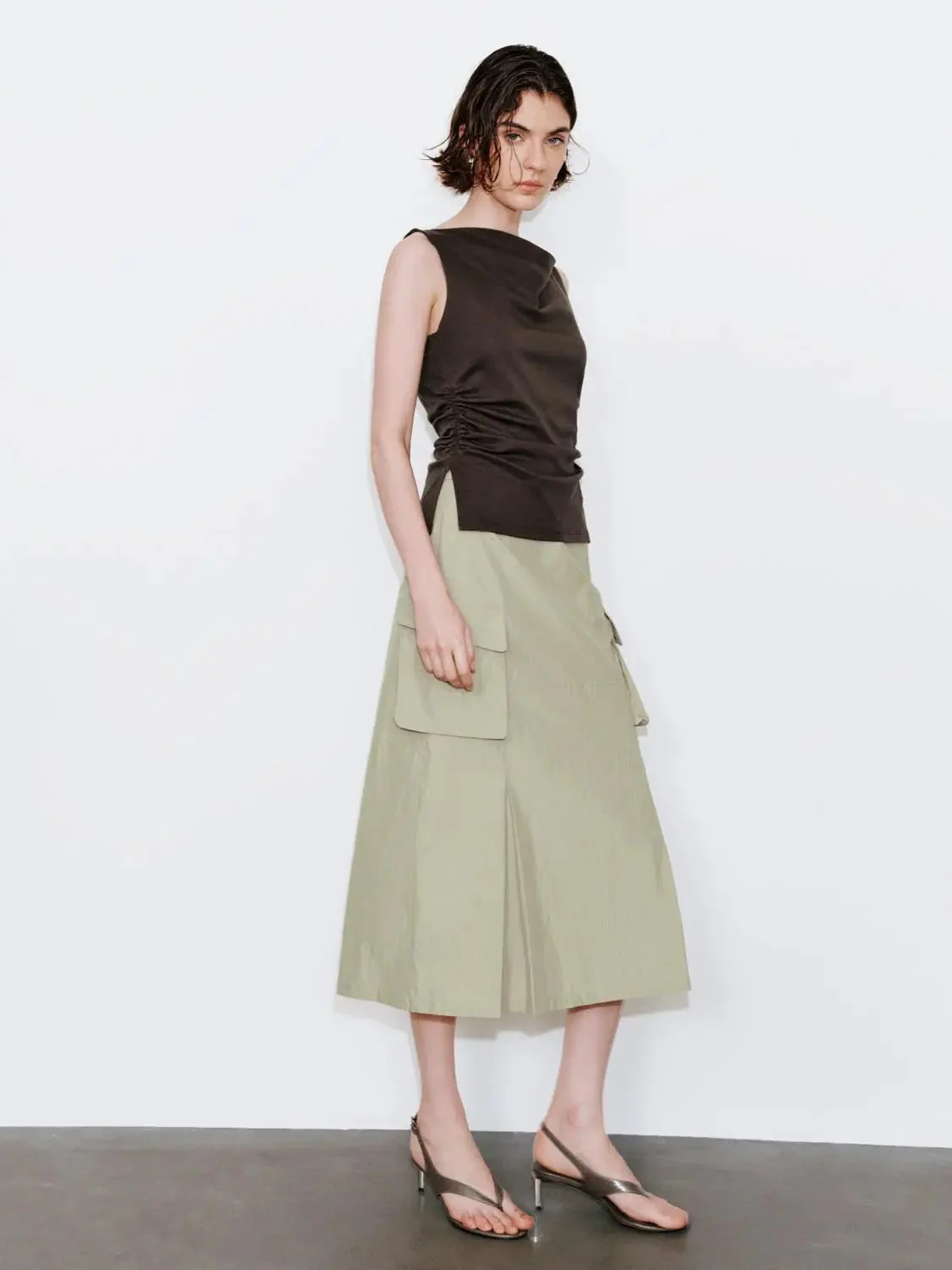 22011-flap-pocket-pleated-straight-midi-cargo-skirts-6.webp Flap Pocket Pleated Straight Midi Cargo Skirts