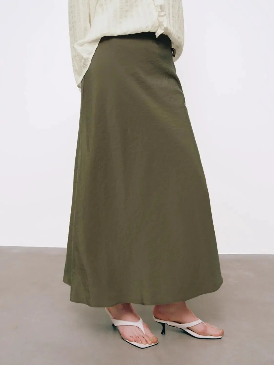 22018-beaded-string-detail-fishtail-midi-skirts-11.webp Beaded String Detail Fishtail Midi Skirts