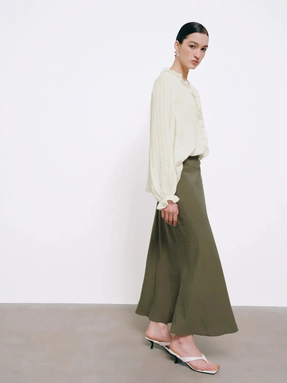 22018-beaded-string-detail-fishtail-midi-skirts-14.webp Beaded String Detail Fishtail Midi Skirts