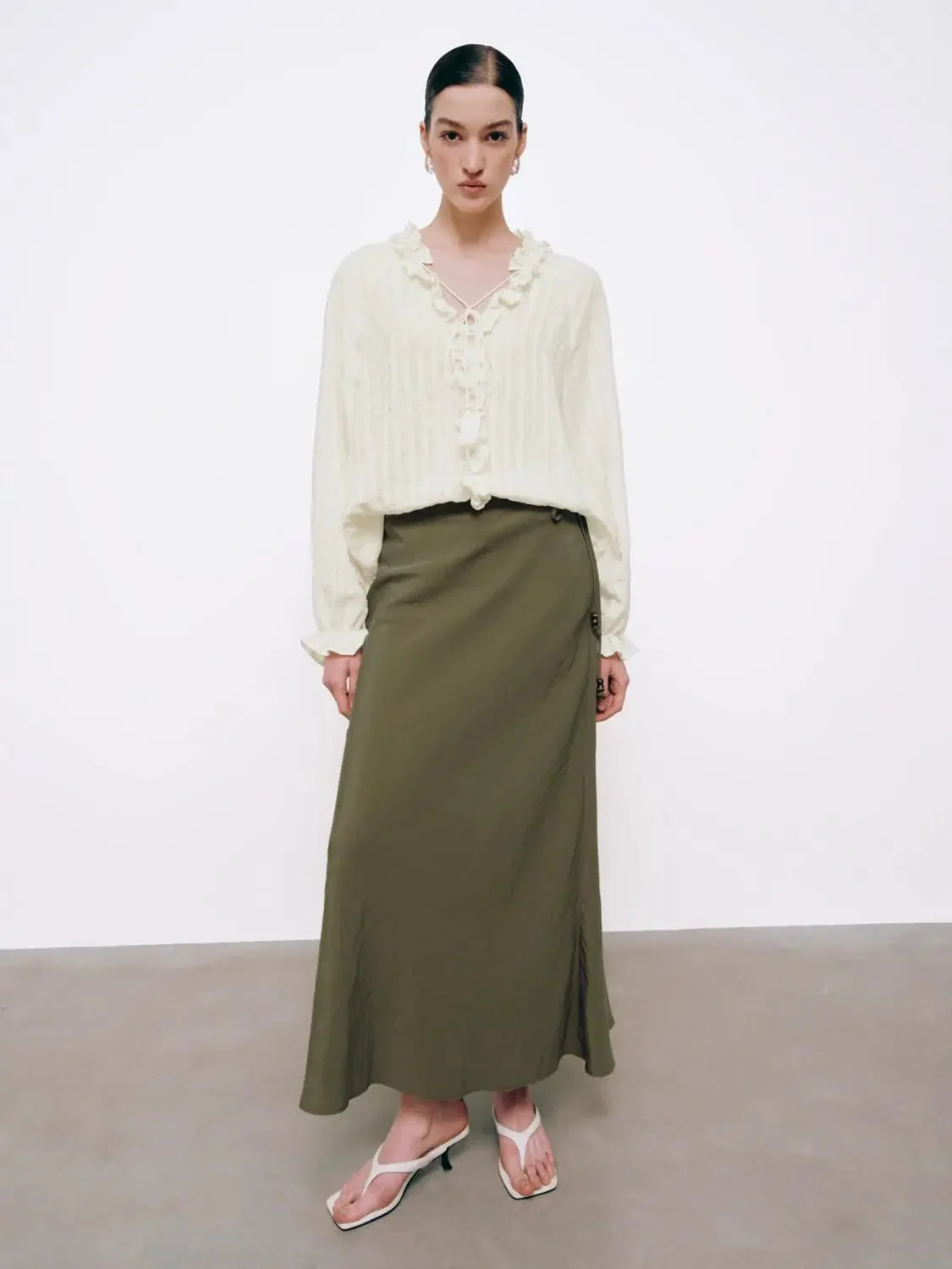 22018-beaded-string-detail-fishtail-midi-skirts-15.webp Beaded String Detail Fishtail Midi Skirts