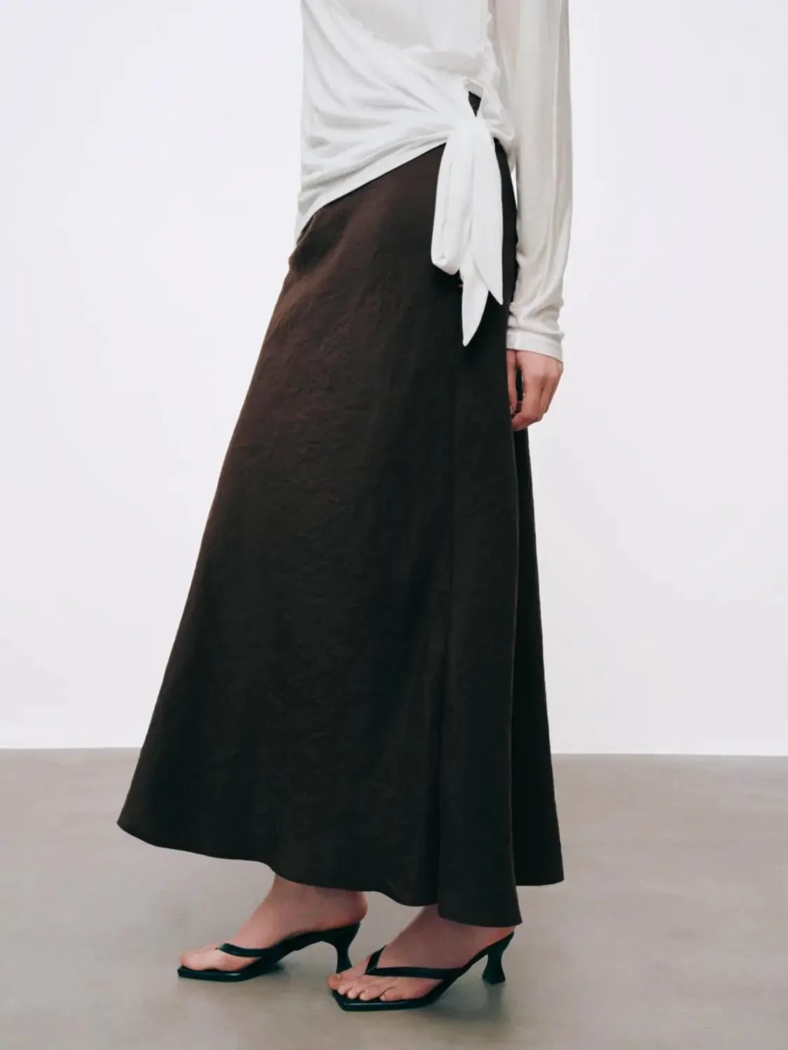 22018-beaded-string-detail-fishtail-midi-skirts-3.webp Beaded String Detail Fishtail Midi Skirts