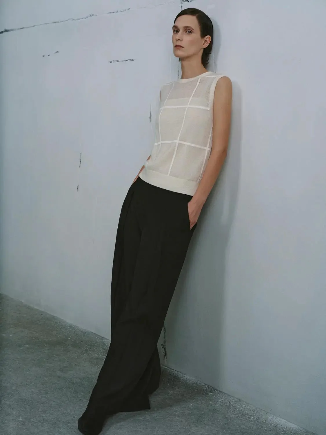 Contrast Check Sleeveless Knitted T-Shirts