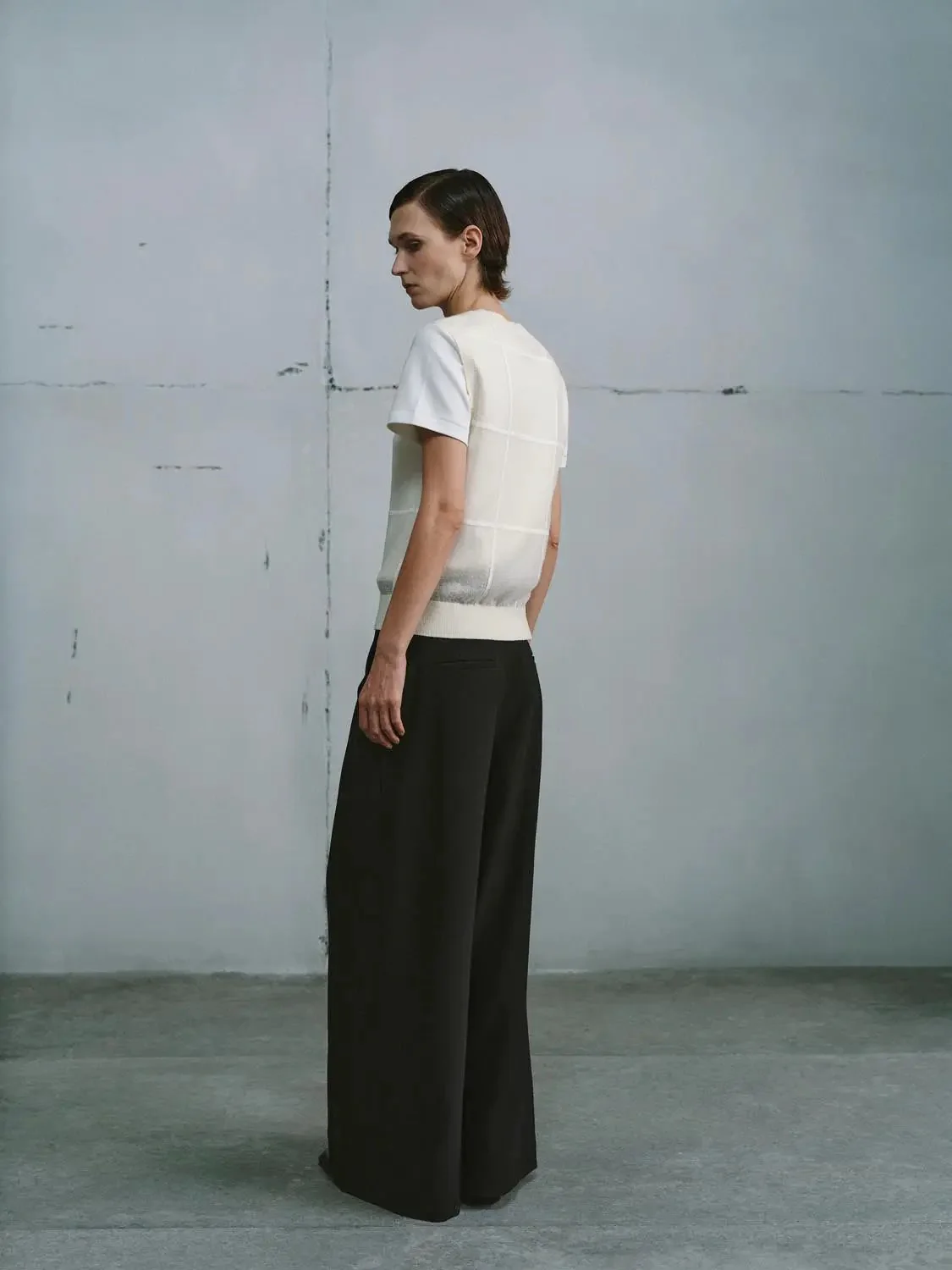 Contrast Check Sleeveless Knitted T-Shirts