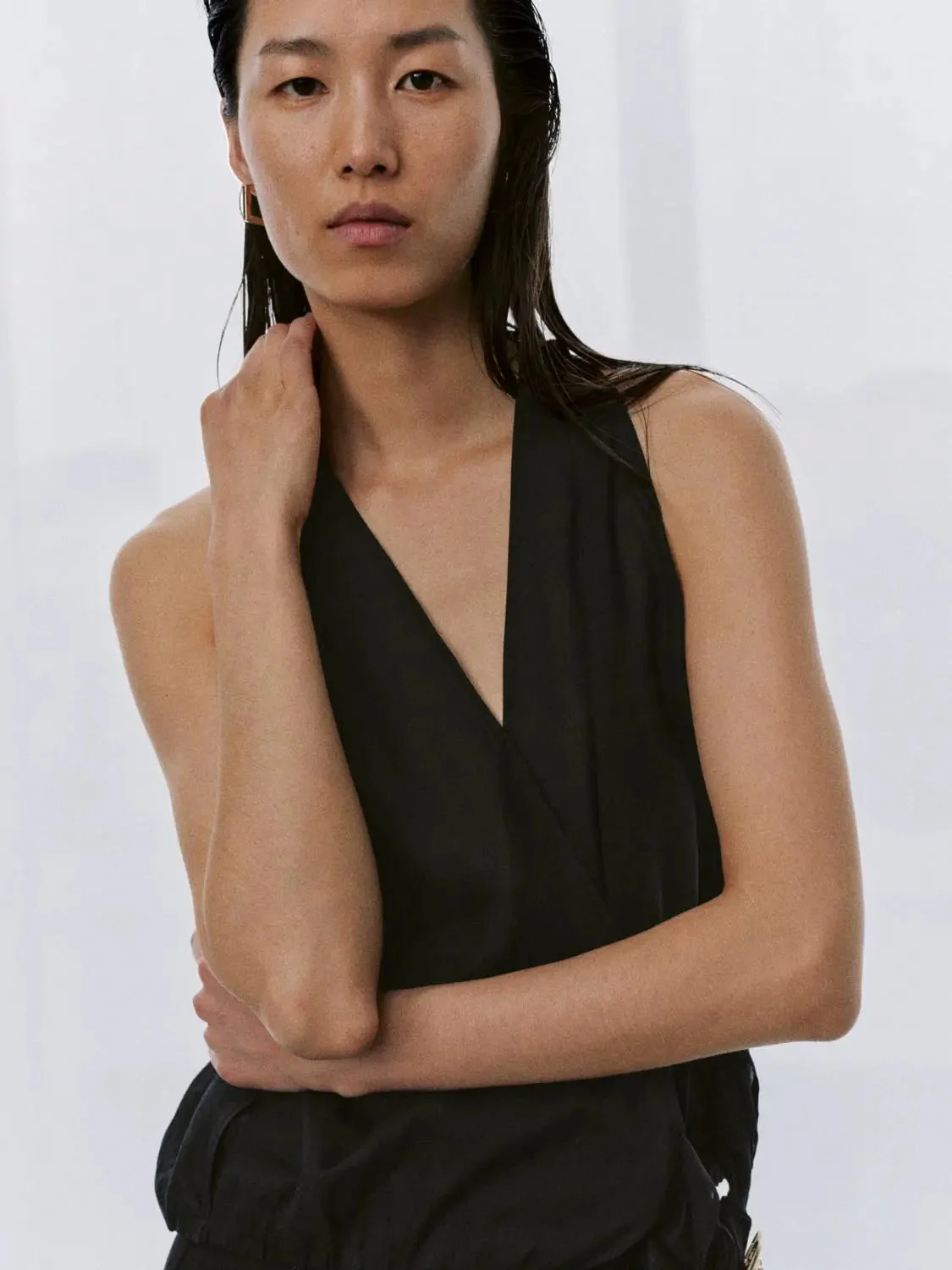 22239-drape-detail-cross-over-halter-neck-sleeveless-shirts-3.webp Drape Detail Cross-Over Halter Neck Sleeveless Shirts