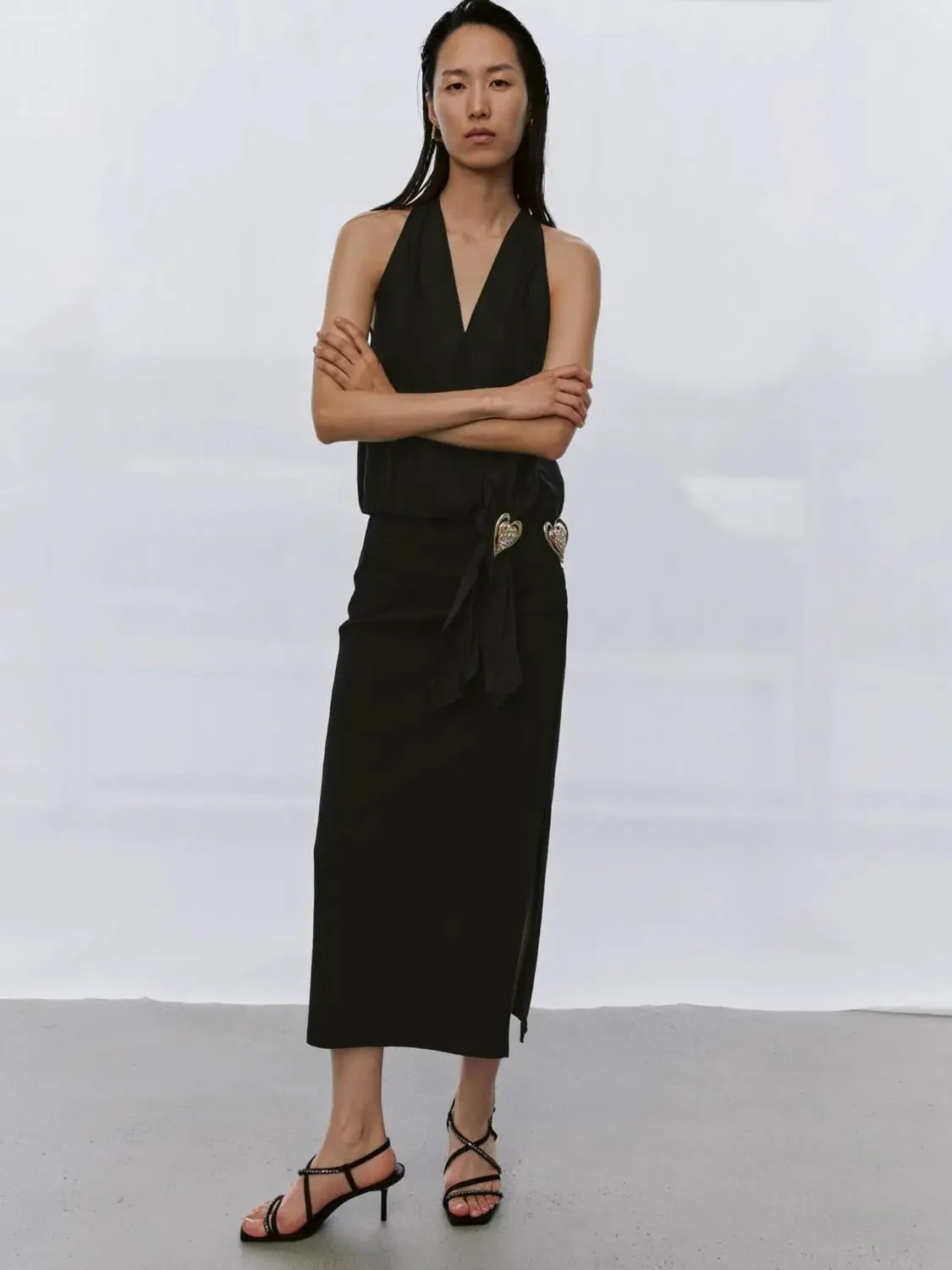22239-drape-detail-cross-over-halter-neck-sleeveless-shirts-5.webp Drape Detail Cross-Over Halter Neck Sleeveless Shirts
