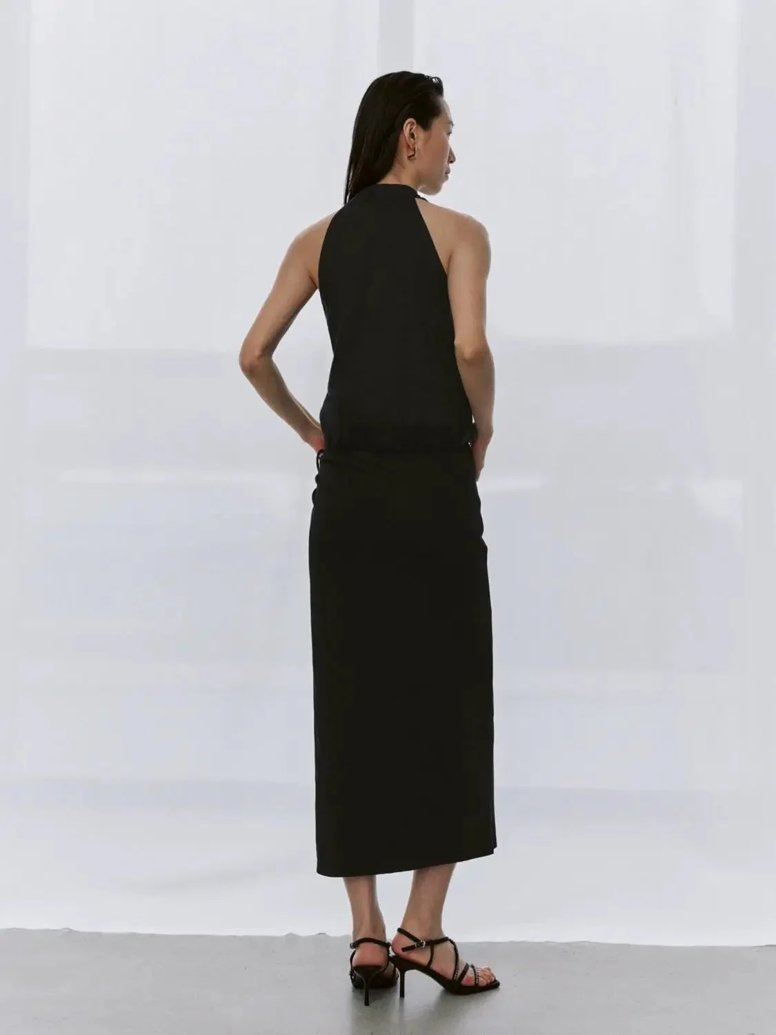 22239-drape-detail-cross-over-halter-neck-sleeveless-shirts-6.webp Drape Detail Cross-Over Halter Neck Sleeveless Shirts