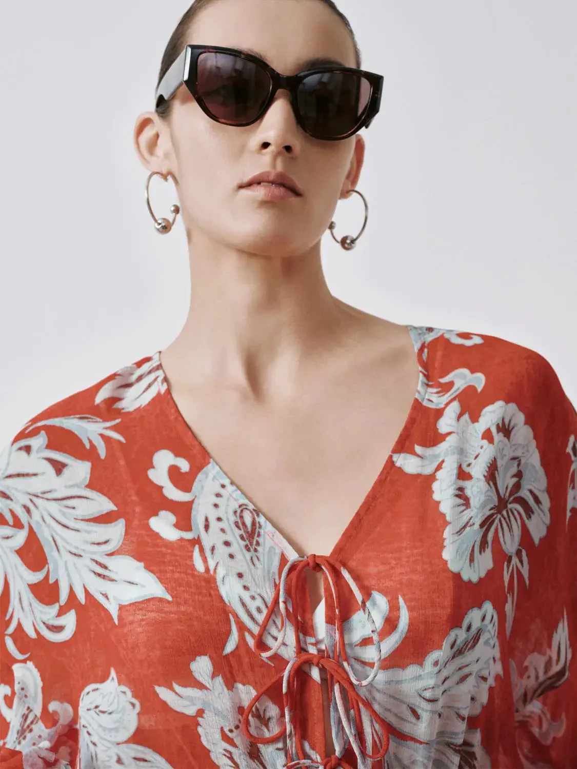 22264-v-neck-tie-detail-floral-intarsia-overhead-shirts-3.webp V-Neck Tie Detail Floral Intarsia Overhead Shirts