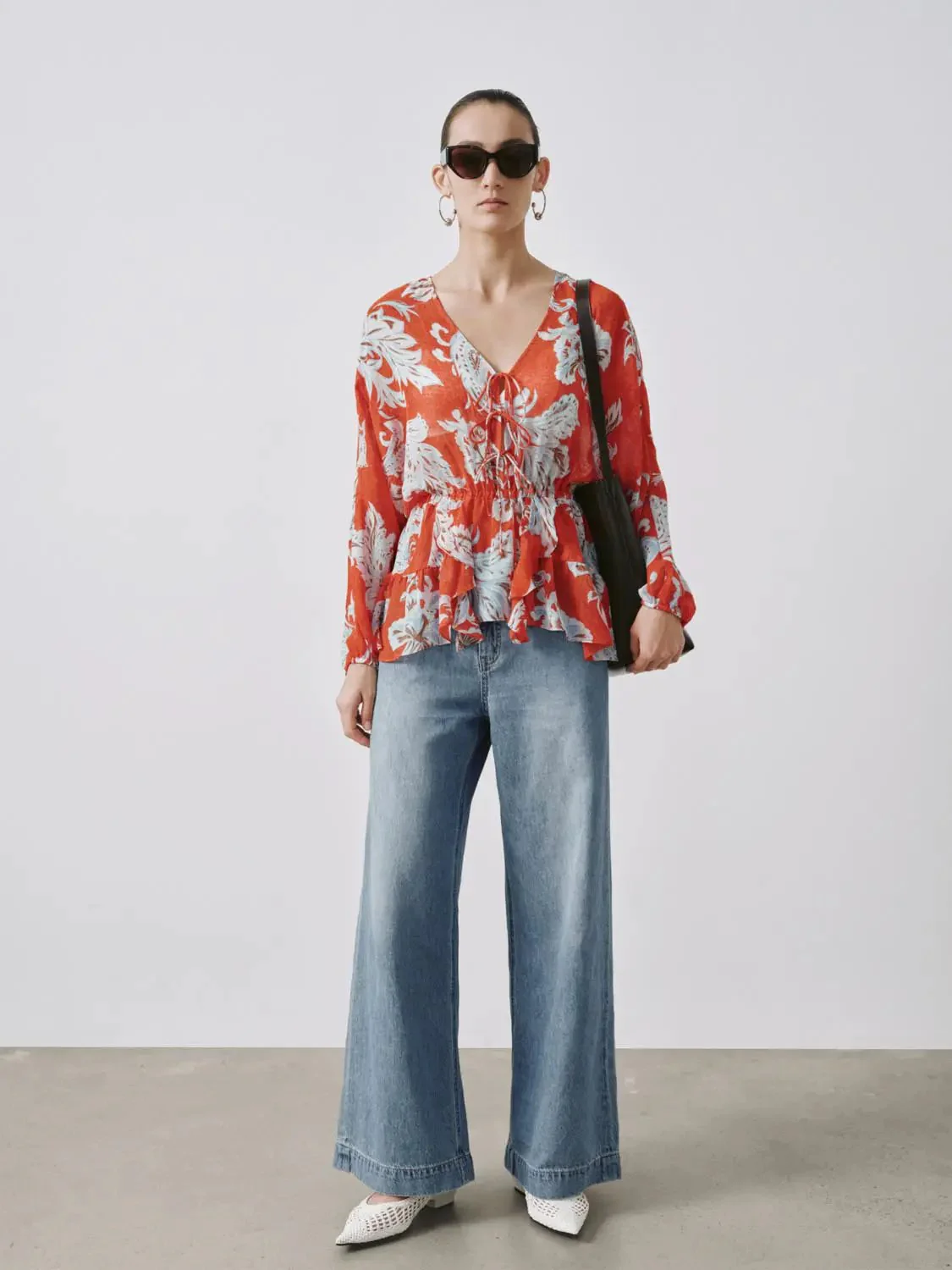 22264-v-neck-tie-detail-floral-intarsia-overhead-shirts-4.webp V-Neck Tie Detail Floral Intarsia Overhead Shirts