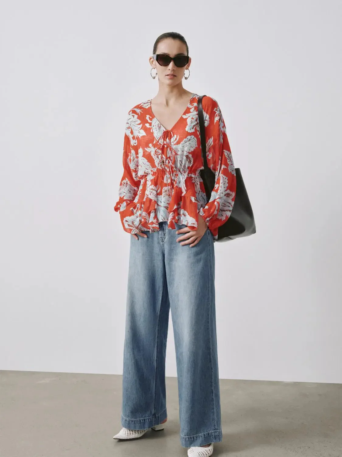 22264-v-neck-tie-detail-floral-intarsia-overhead-shirts-5.webp V-Neck Tie Detail Floral Intarsia Overhead Shirts
