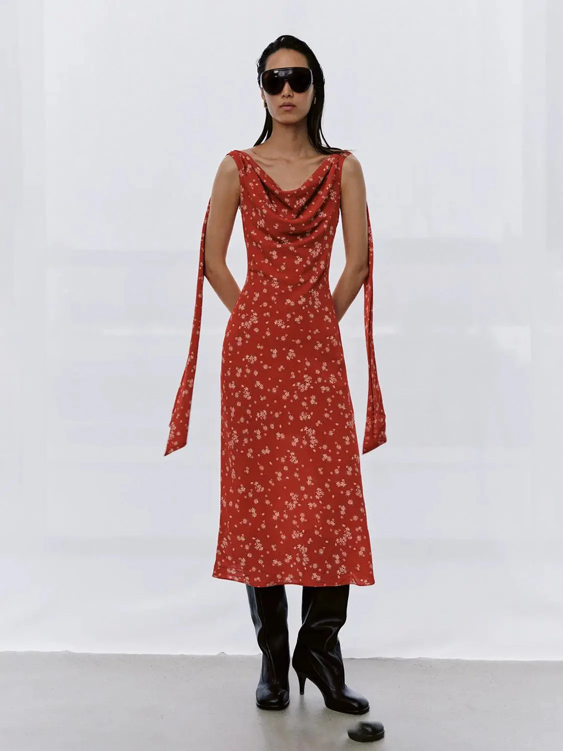 22335-cowl-neck-sleeveless-floral-print-midi-dresses-9.webp Cowl Neck Sleeveless Floral Print Midi Dresses
