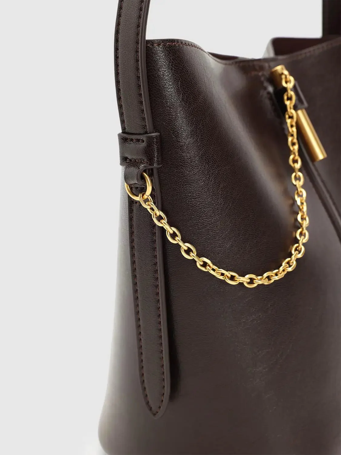 22353-chain-detail-faux-leather-shoulder-bucket-bags-5.webp Chain Detail Faux Leather Shoulder Bucket Bags