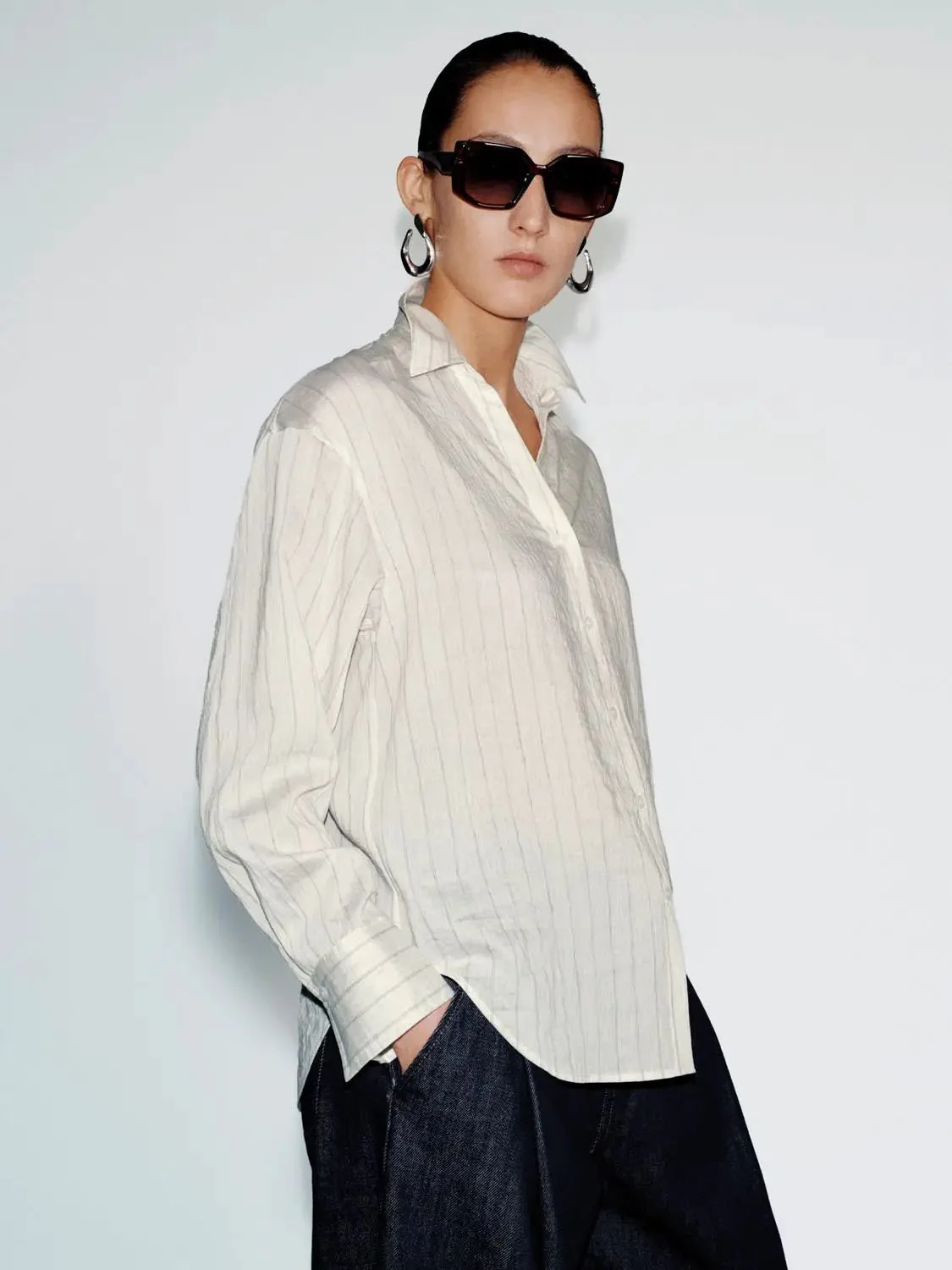 22386-v-neck-contrast-striped-shirts-2.webp V-Neck Contrast Striped Shirts