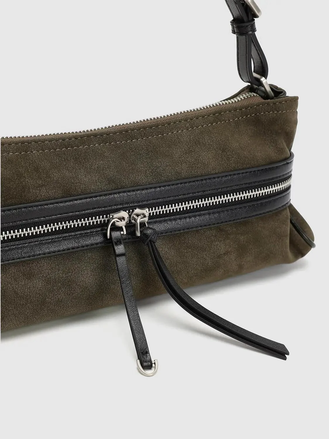 22488-zip-detail-bowling-shoulder-bags-5.webp Zip Detail Bowling Shoulder Bags