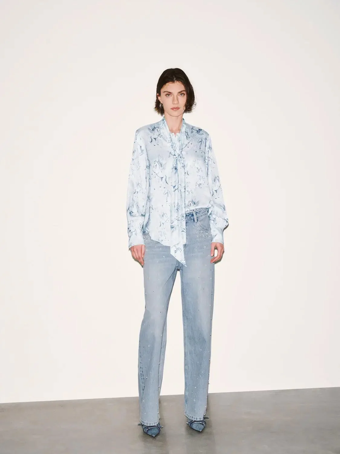 22500-scarf-detail-pegasus-blouse-shirts-4.webp Scarf Detail Pegasus Blouse Shirts
