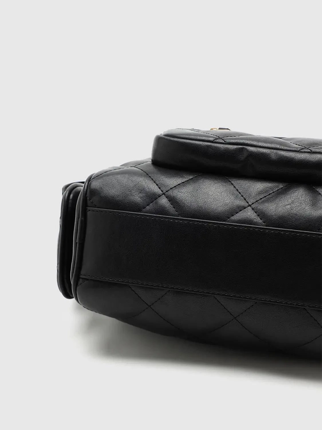 22529-diamond-quilted-multi-pocket-shoulder-bags-4.webp Diamond Quilted Multi-Pocket Shoulder Bags