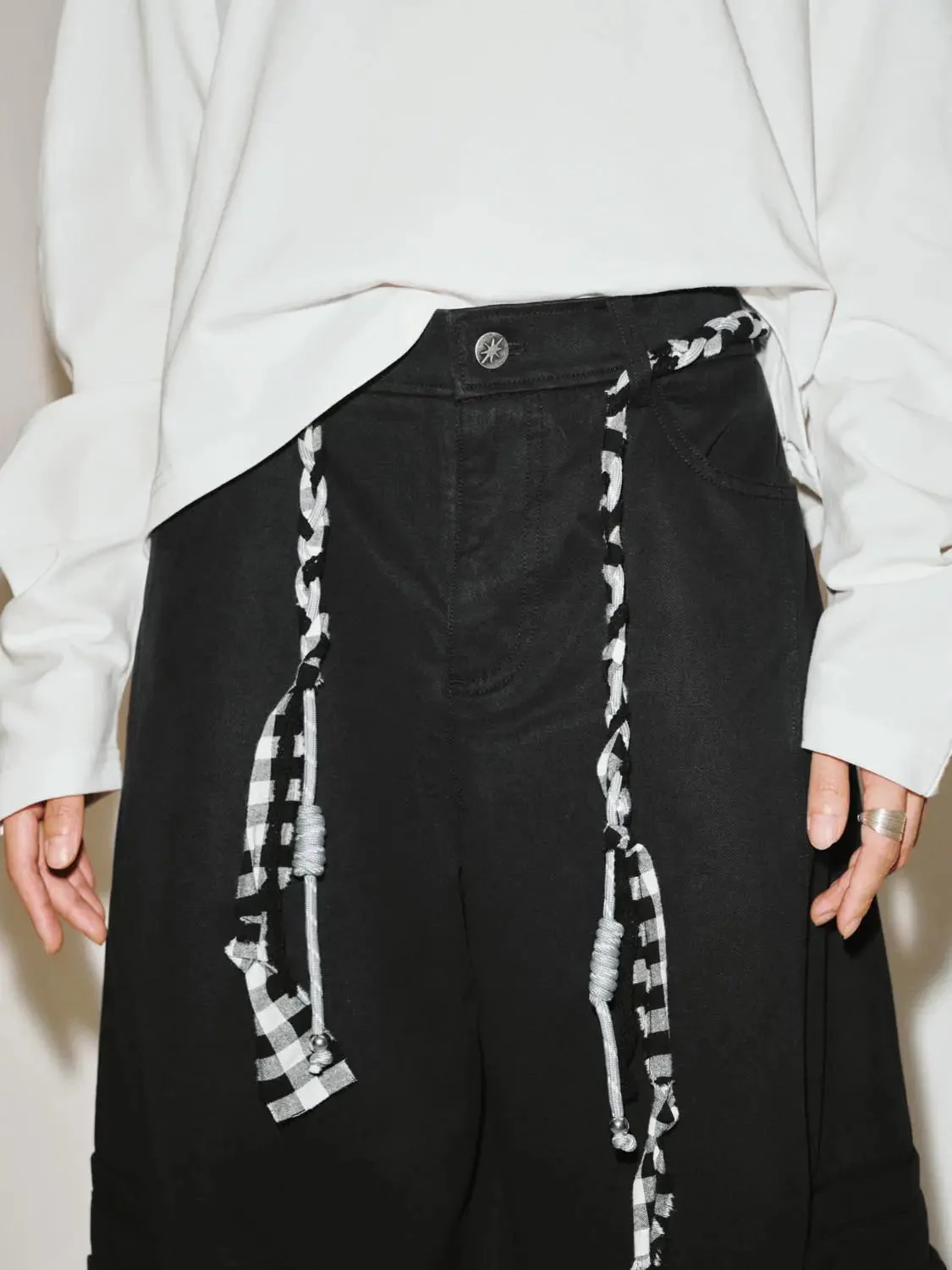 22591-string-belted-pocket-cargo-barrel-pants-4.webp String Belted Pocket Cargo Barrel Pants