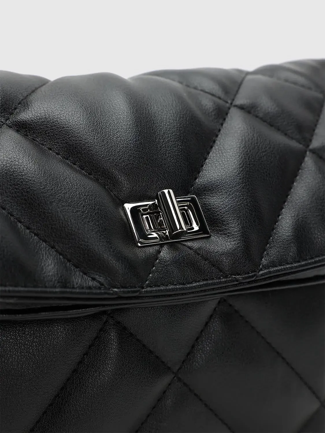 Diamond Quilted Chain Detail Shoulder Bags