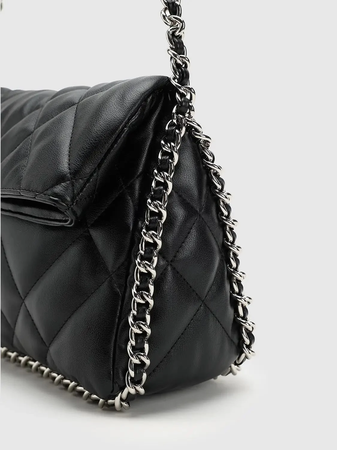 Diamond Quilted Chain Detail Shoulder Bags