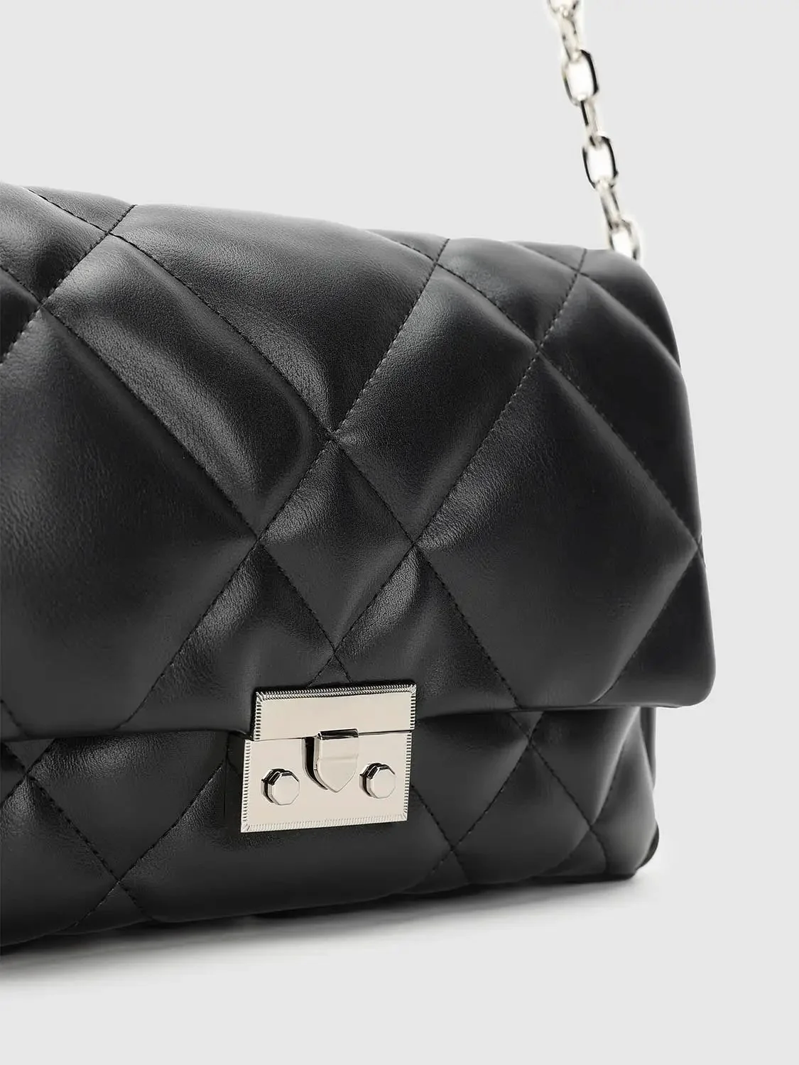 22618-diamond-quilted-chain-detail-shoulder-bags-6.webp Diamond Quilted Chain Detail Shoulder Bags