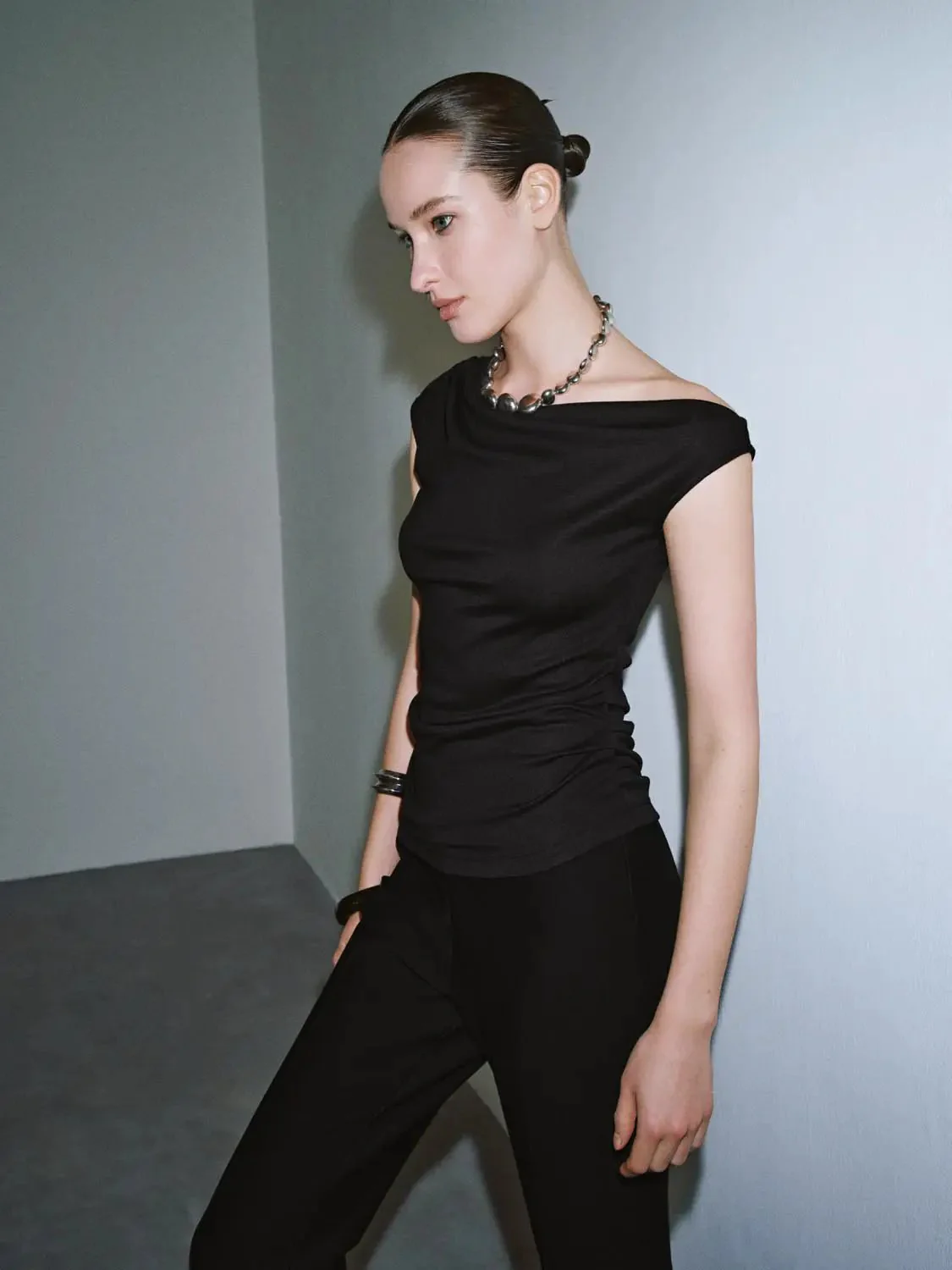 22634-asymmetric-neck-ruched-capped-sleeve-stretch-fabric-t-shirts-2.webp Asymmetric Neck Ruched Capped Sleeve Stretch Fabric T-Shirts