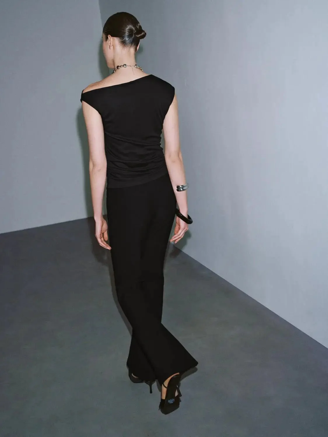22634-asymmetric-neck-ruched-capped-sleeve-stretch-fabric-t-shirts-6.webp Asymmetric Neck Ruched Capped Sleeve Stretch Fabric T-Shirts