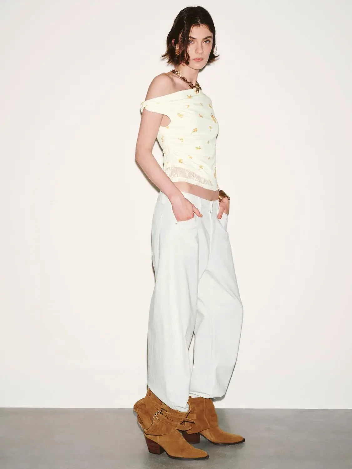 22640-printed-one-shoulder-ruched-lace-trim-viscose-blend-t-shirts-5.webp Printed One-Shoulder Ruched Lace Trim Viscose Blend T-Shirts
