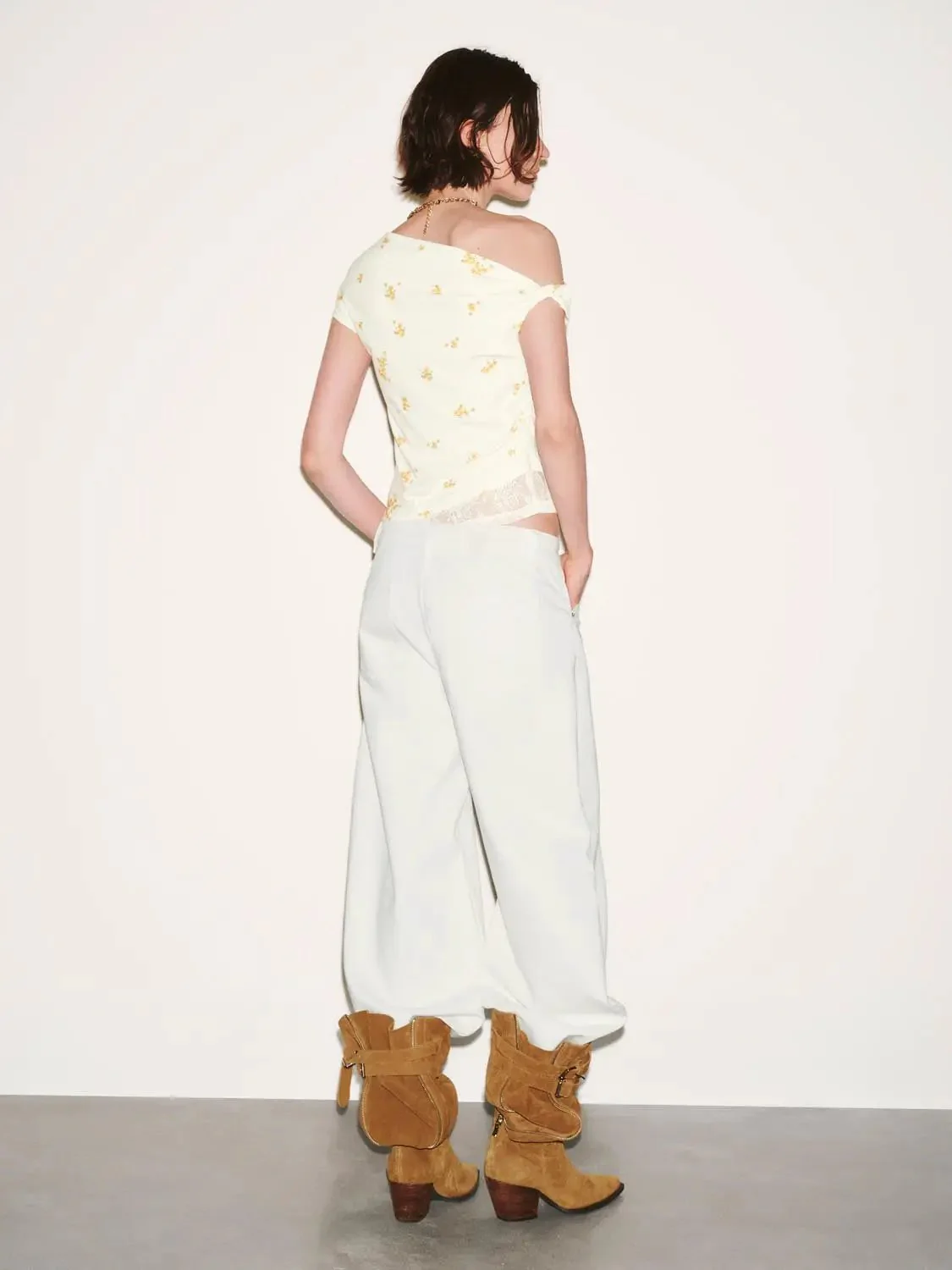 22640-printed-one-shoulder-ruched-lace-trim-viscose-blend-t-shirts-6.webp Printed One-Shoulder Ruched Lace Trim Viscose Blend T-Shirts