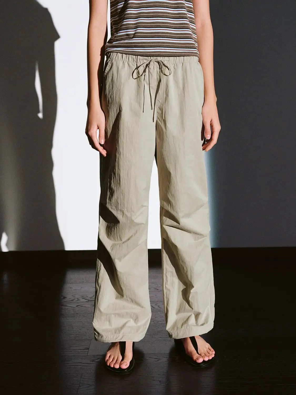 22659-pull-on-drawstring-wide-leg-cargo-pants-1.webp Pull On Drawstring Wide Leg Cargo Pants
