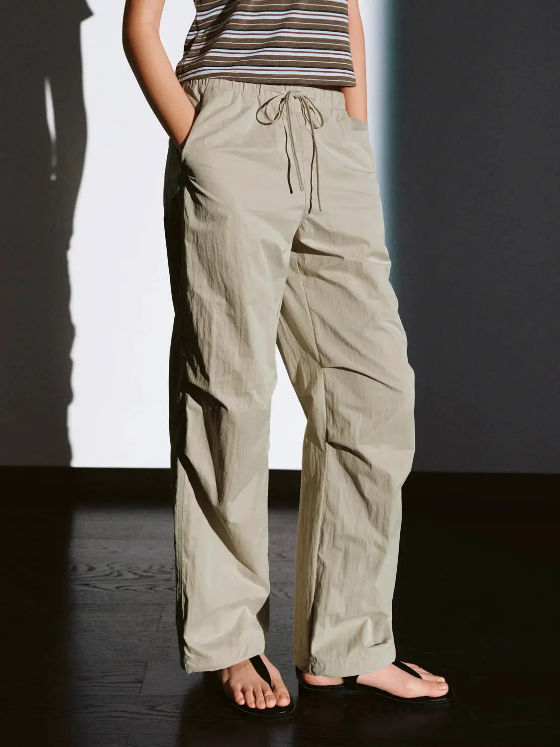 22659-pull-on-drawstring-wide-leg-cargo-pants-3.webp Pull On Drawstring Wide Leg Cargo Pants