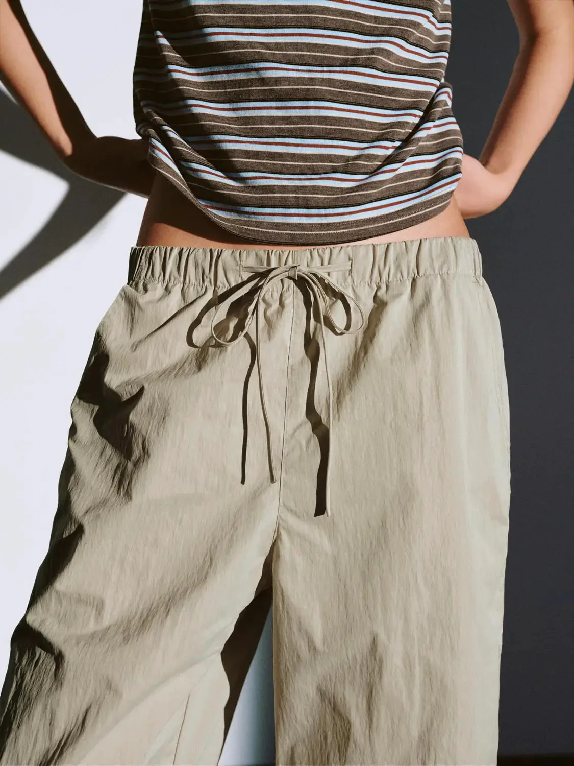22659-pull-on-drawstring-wide-leg-cargo-pants-4.webp Pull On Drawstring Wide Leg Cargo Pants