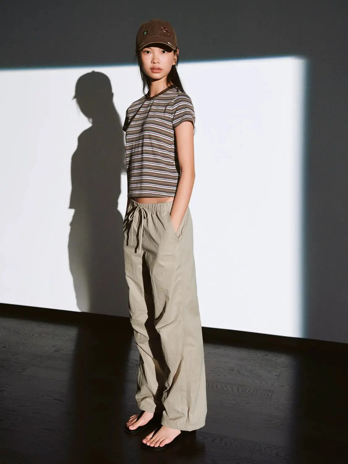 22659-pull-on-drawstring-wide-leg-cargo-pants-5.webp Pull On Drawstring Wide Leg Cargo Pants