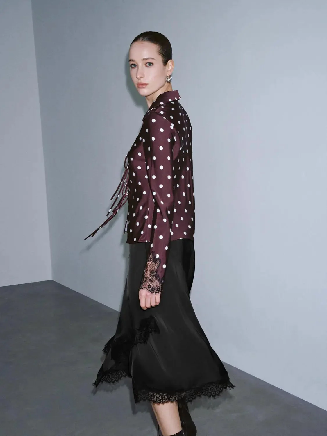 22722-polka-dotted-lace-trim-v-neck-laced-up-shirts-2.webp Polka Dotted Lace Trim V-Neck Laced-Up Shirts