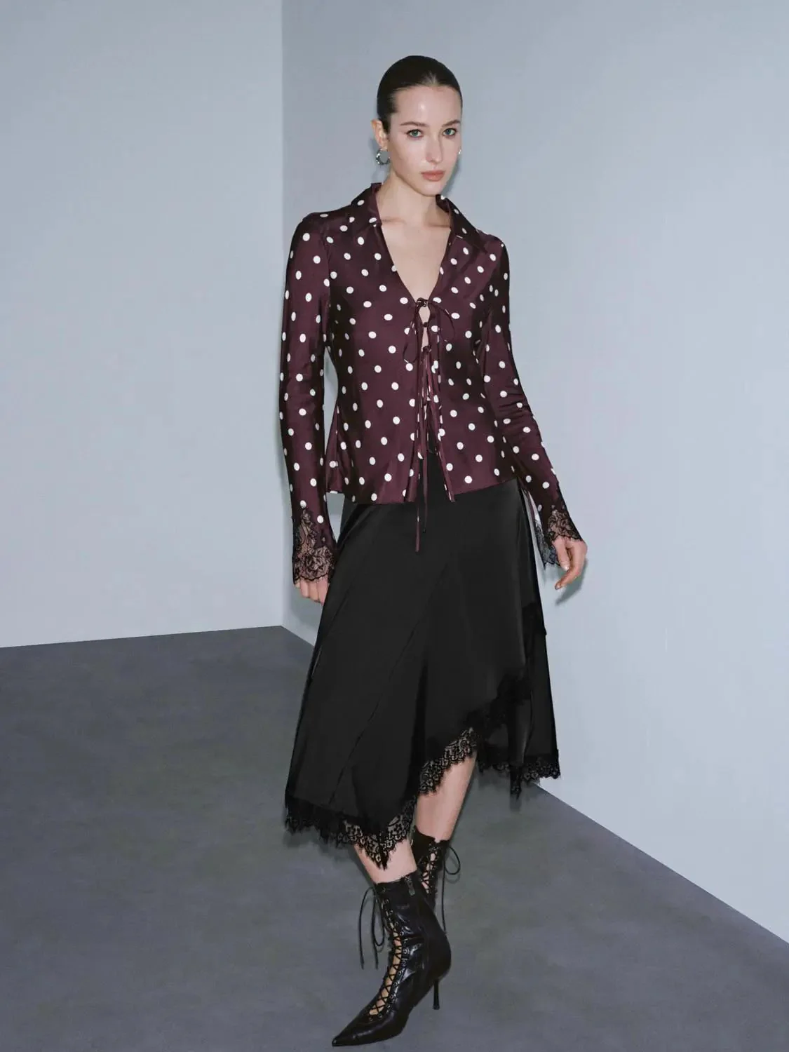 22722-polka-dotted-lace-trim-v-neck-laced-up-shirts-4.webp Polka Dotted Lace Trim V-Neck Laced-Up Shirts