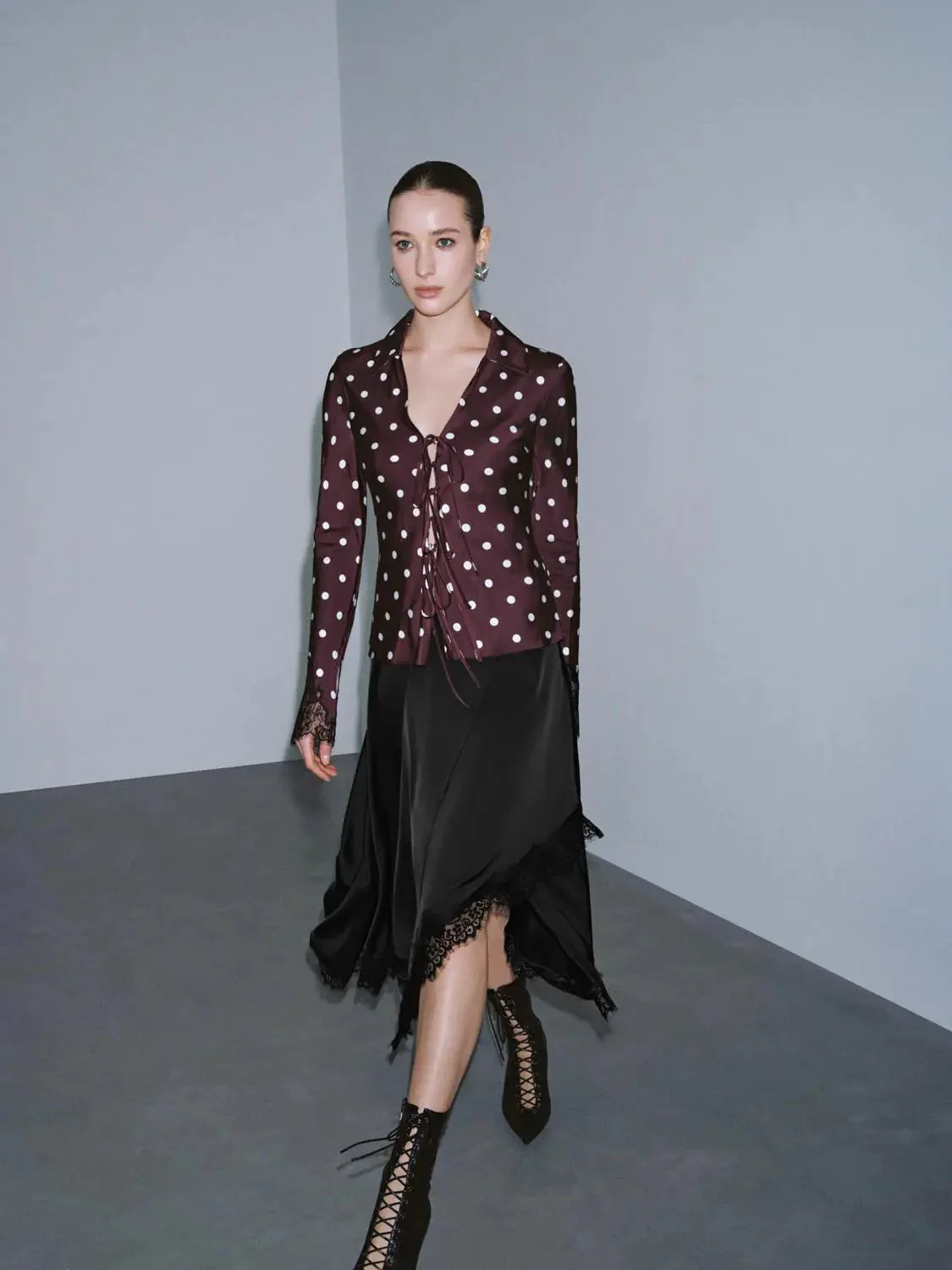 22722-polka-dotted-lace-trim-v-neck-laced-up-shirts-5.webp Polka Dotted Lace Trim V-Neck Laced-Up Shirts