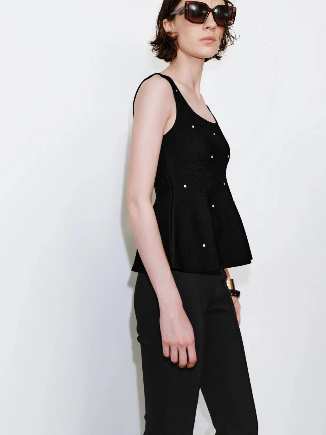 22795-studded-sleeveless-knitted-t-shirts-2.webp Studded Sleeveless Knitted T-Shirts