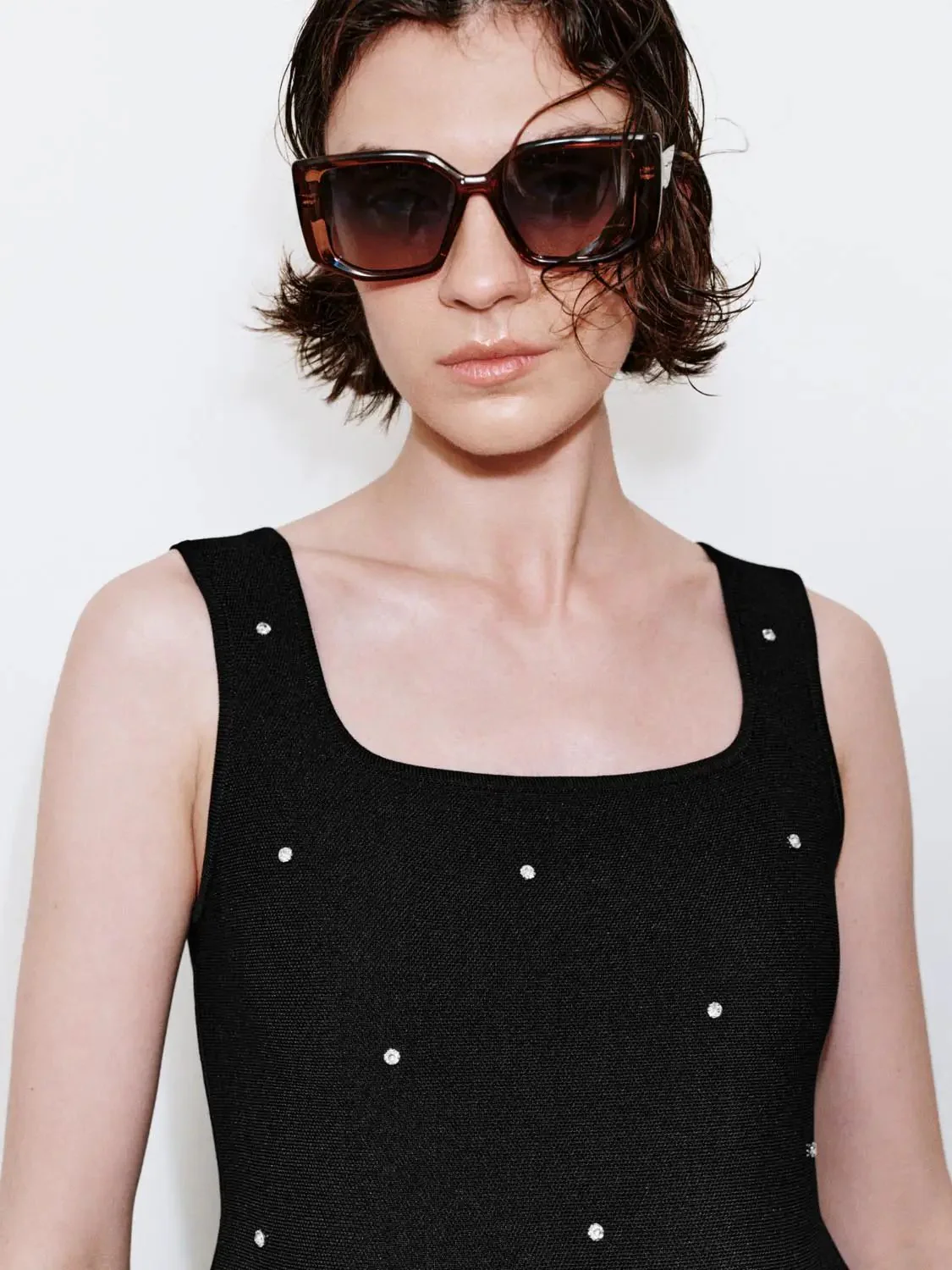 22795-studded-sleeveless-knitted-t-shirts-3.webp Studded Sleeveless Knitted T-Shirts